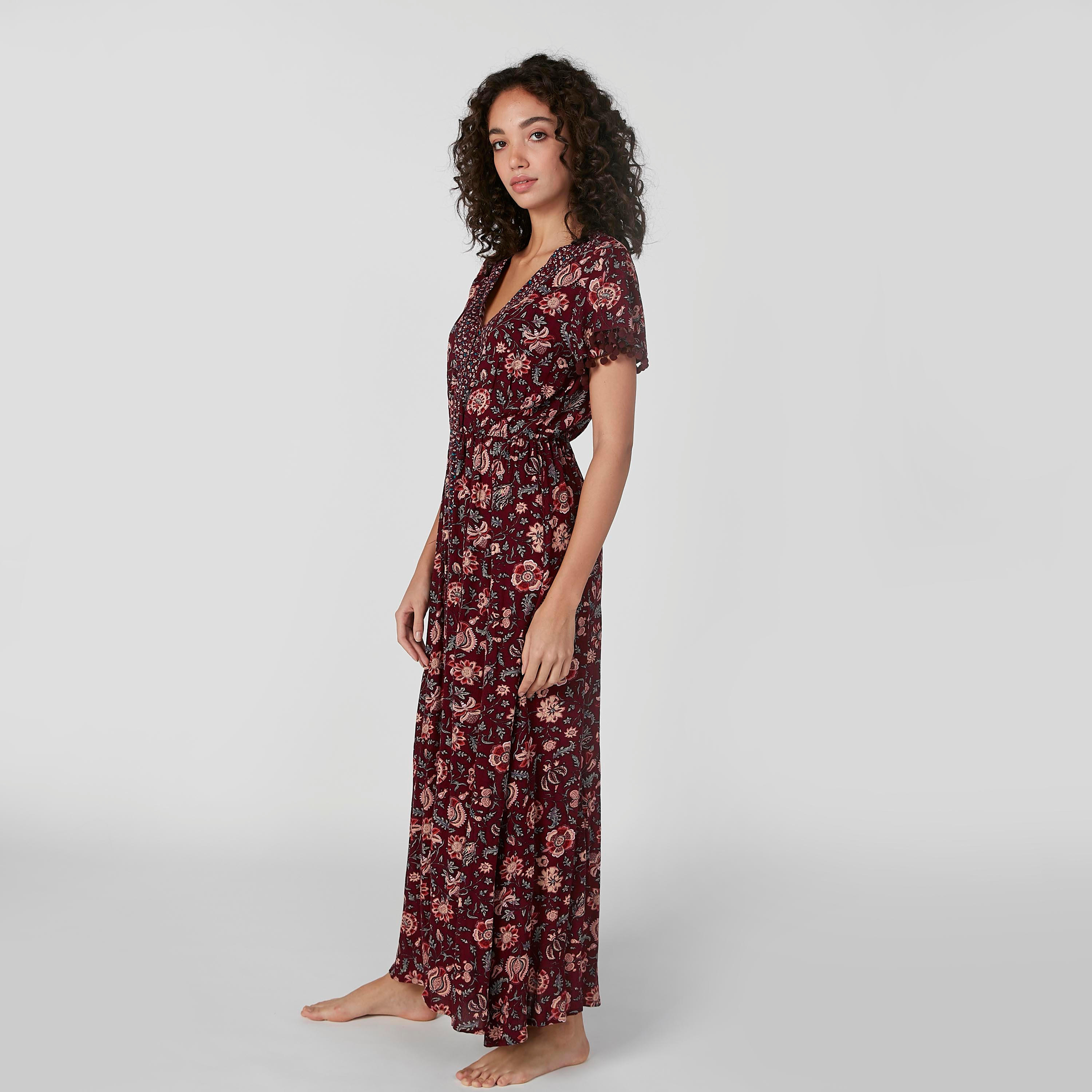 قميص نوم طويل بياقة V وأكمام قصيرة وطبعات-women-clothing-nightwear-nighties-image-4