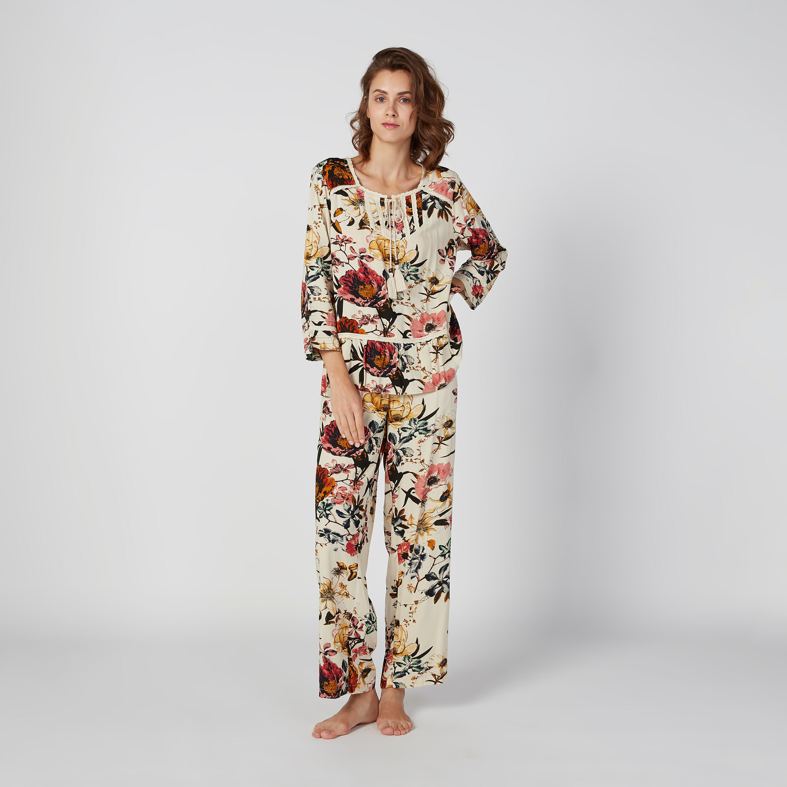 طقم بنطلون بيجاما وبلوزة بأكمام طويلة وطبعات-women-clothing-nightwear-pyjamas-longsets-image-4