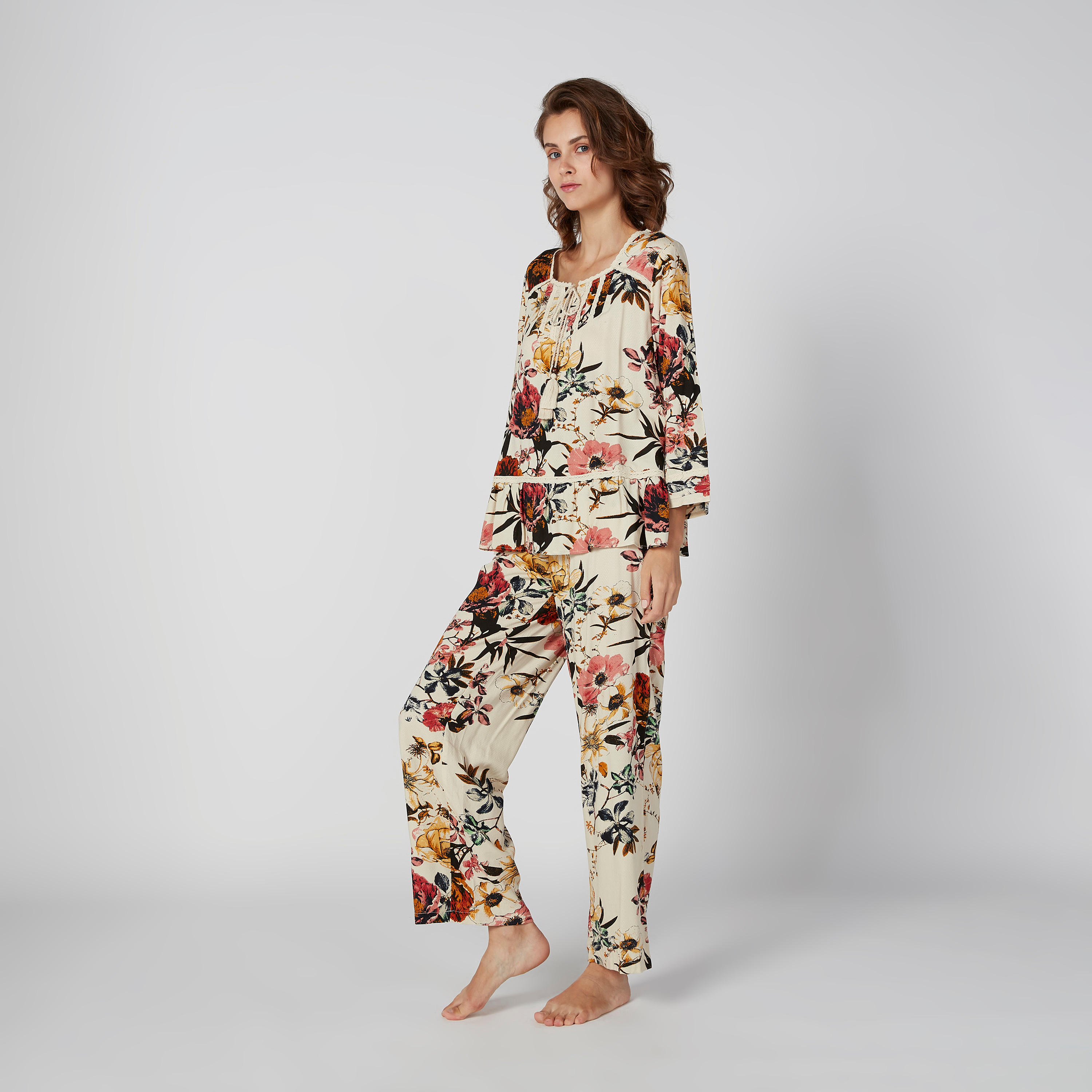 طقم بنطلون بيجاما وبلوزة بأكمام طويلة وطبعات-women-clothing-nightwear-pyjamas-longsets-image-1