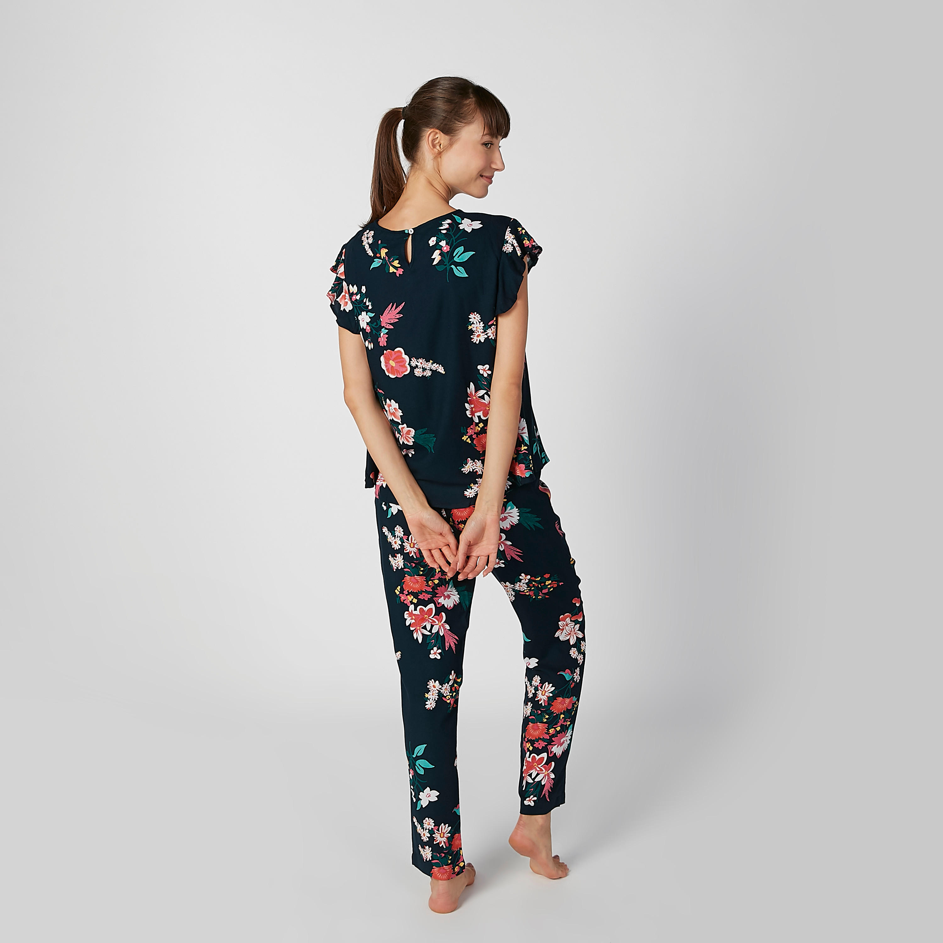 طقم بنطلون بيجاما وبلوزة بأكمام كاب وطبعات-women-clothing-nightwear-pyjamas-longsets-image-4