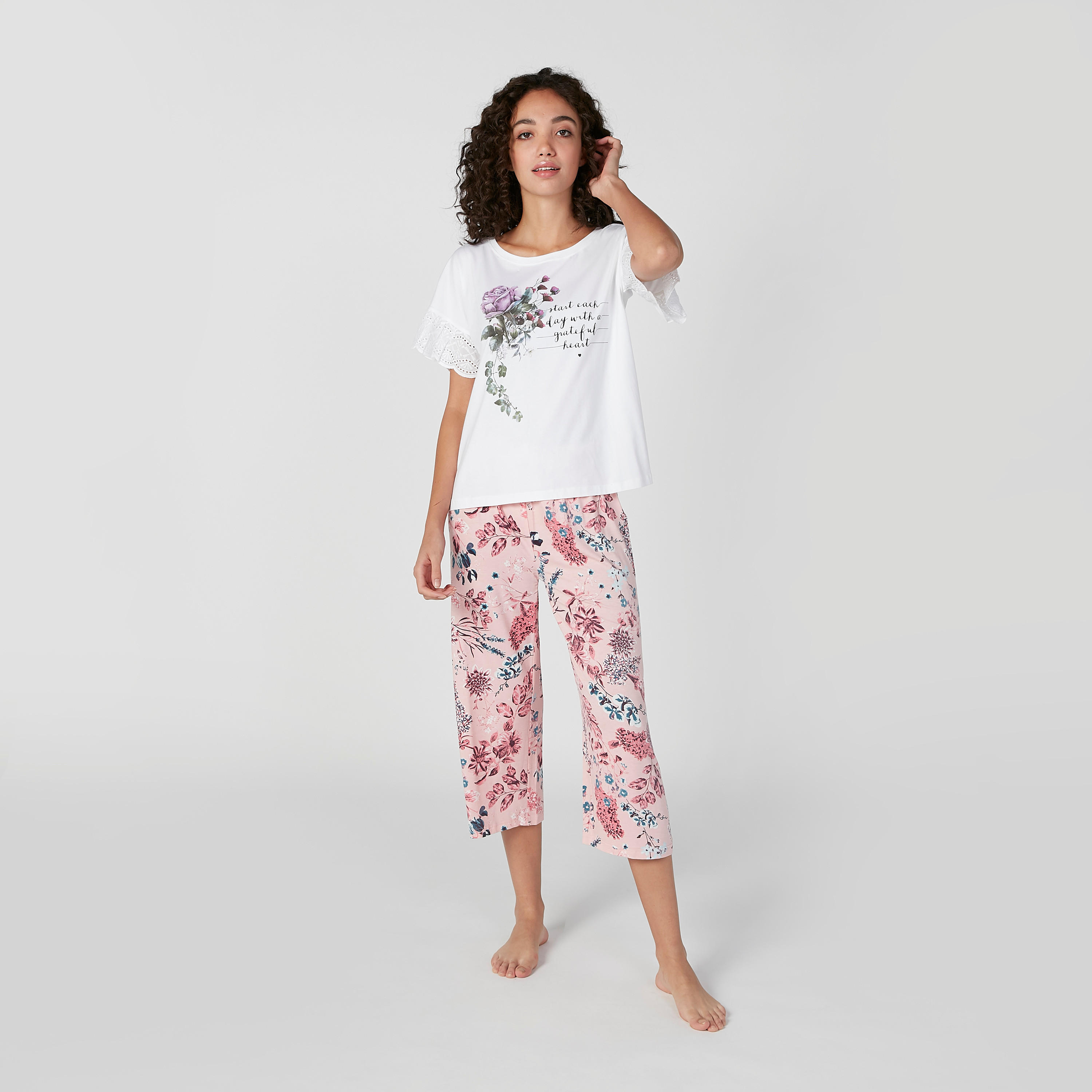 طقم بنطلون بيجاما 3/4 وتيشيرت بياقة مستديرة وطبعات-women-clothing-nightwear-pyjamas-longsets-image-1