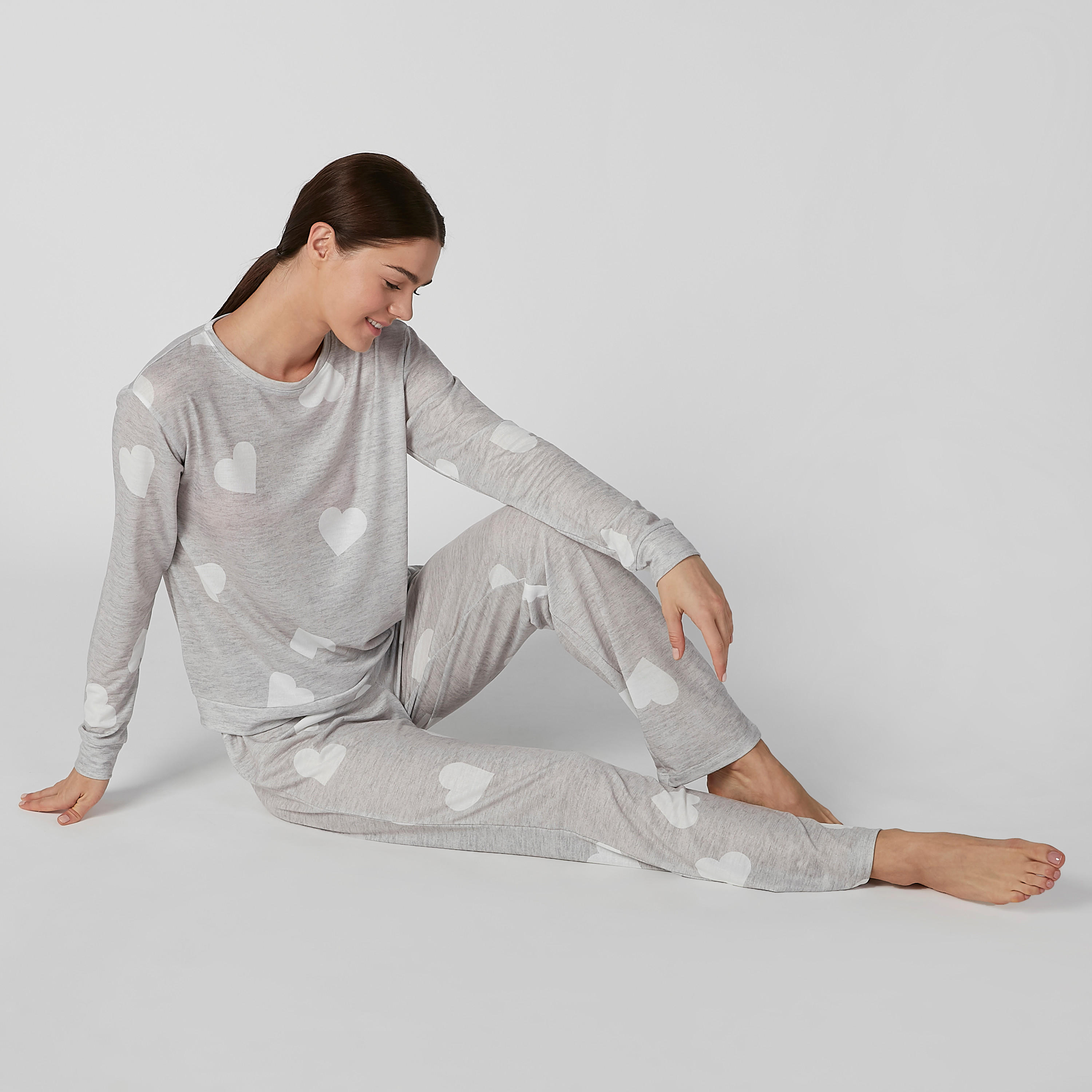 طقم بنطلون بيجاما وتيشيرت بأكمام طويلة وطبعات-women-clothing-nightwear-pyjamas-bottoms-image-4
