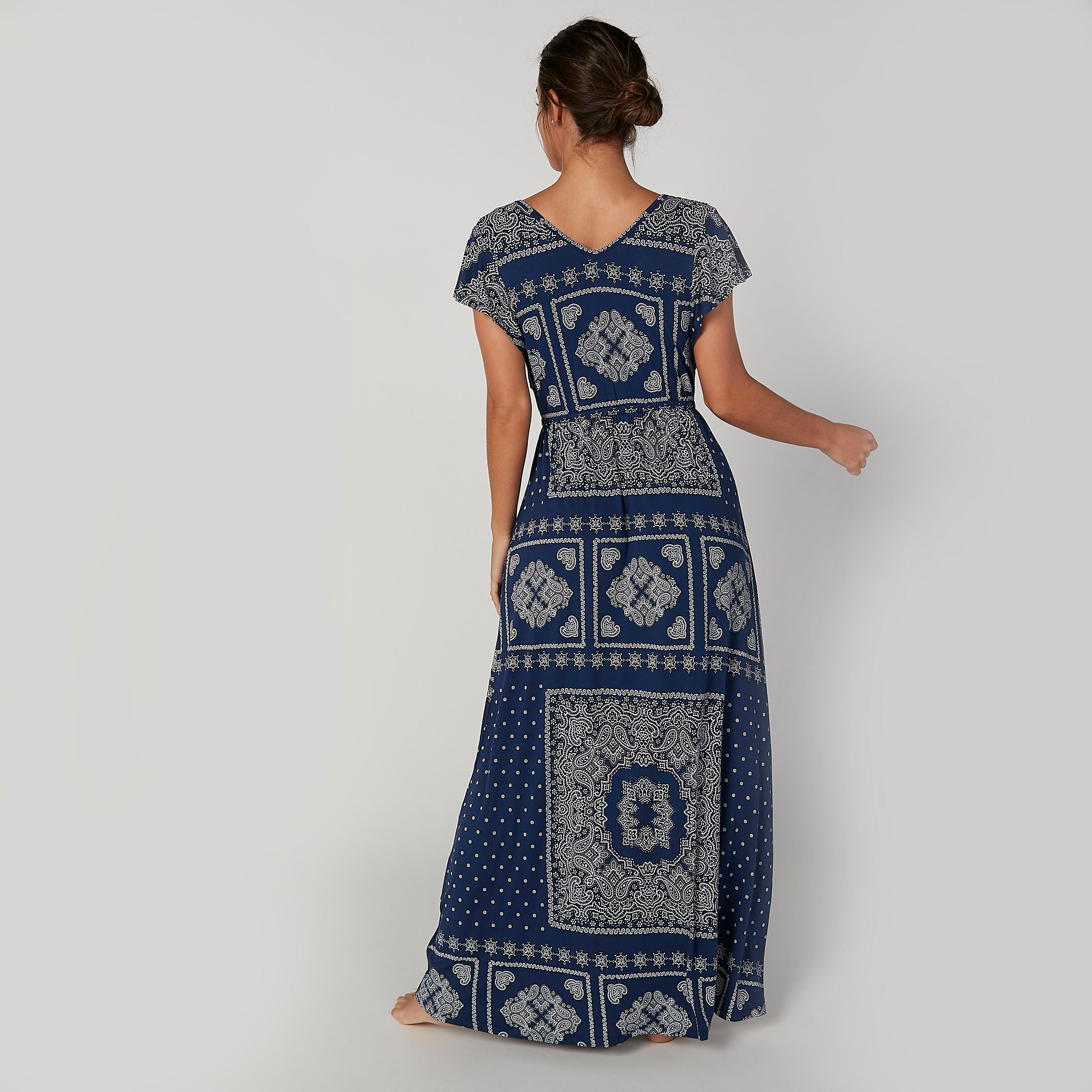 قميص نوم طويل بياقة V وأربطة وطبعات-women-clothing-nightwear-nighties-image-2
