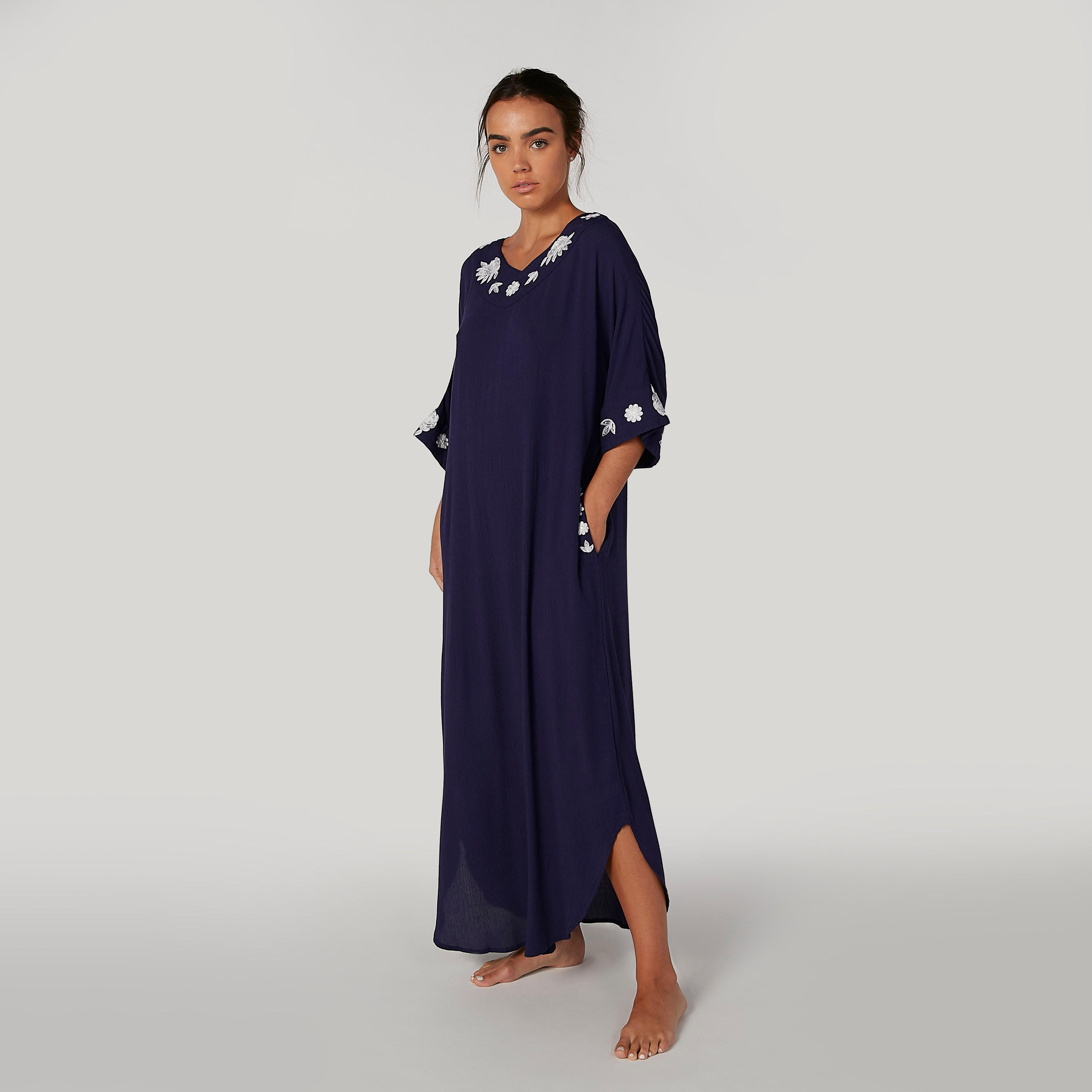 قميص نوم طويل سادة بياقة V وأكمام متصلة-women-clothing-nightwear-nighties-image-1