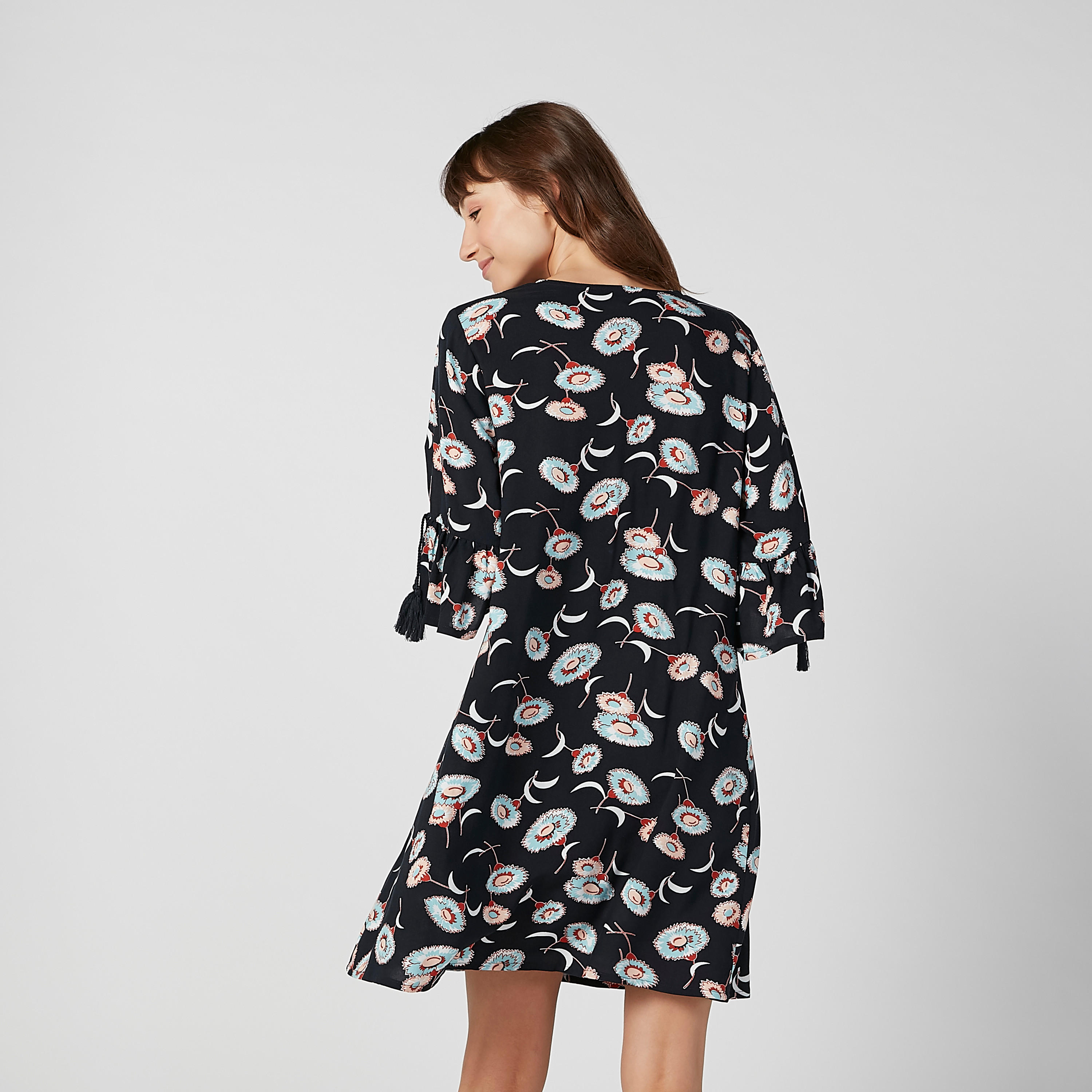 قميص نوم بياقة V وأكمام واسعة - طقم من قطعتين متنوعتين-women-clothing-nightwear-nighties-image-4