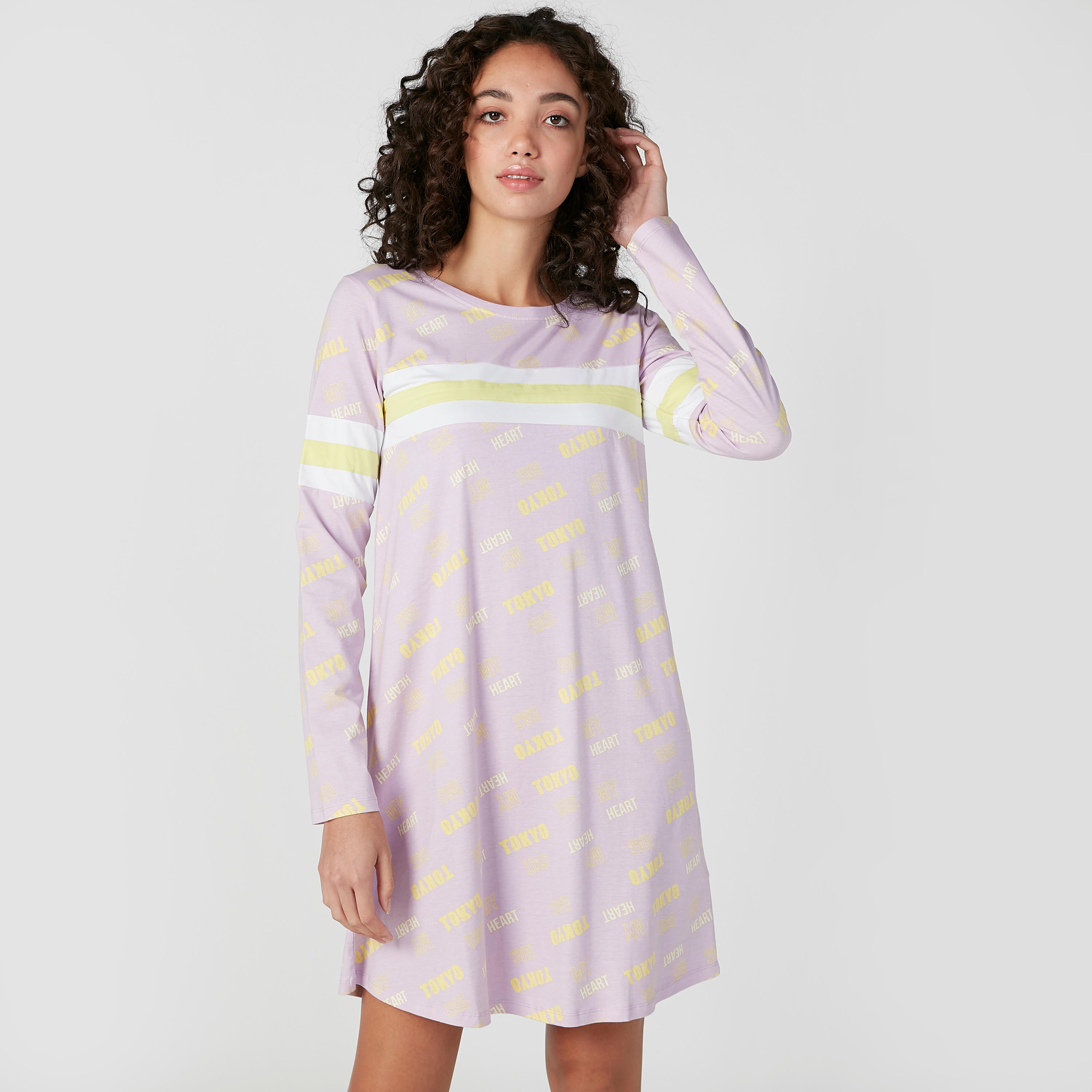 قميص نوم بياقة مستديرة وأكمام طويلة وطبعات-women-clothing-nightwear-nighties-image-1