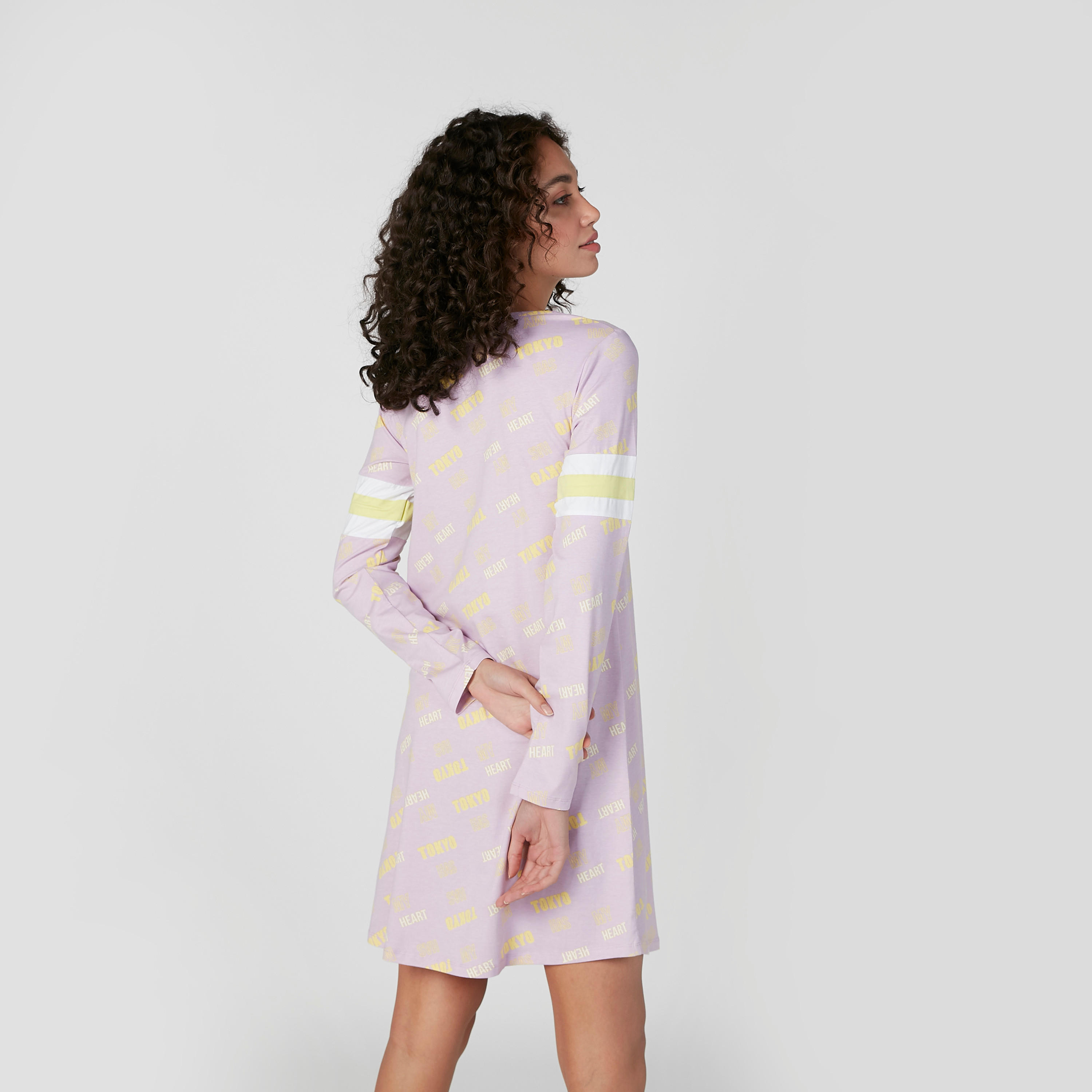 قميص نوم بياقة مستديرة وأكمام طويلة وطبعات-women-clothing-nightwear-nighties-image-3