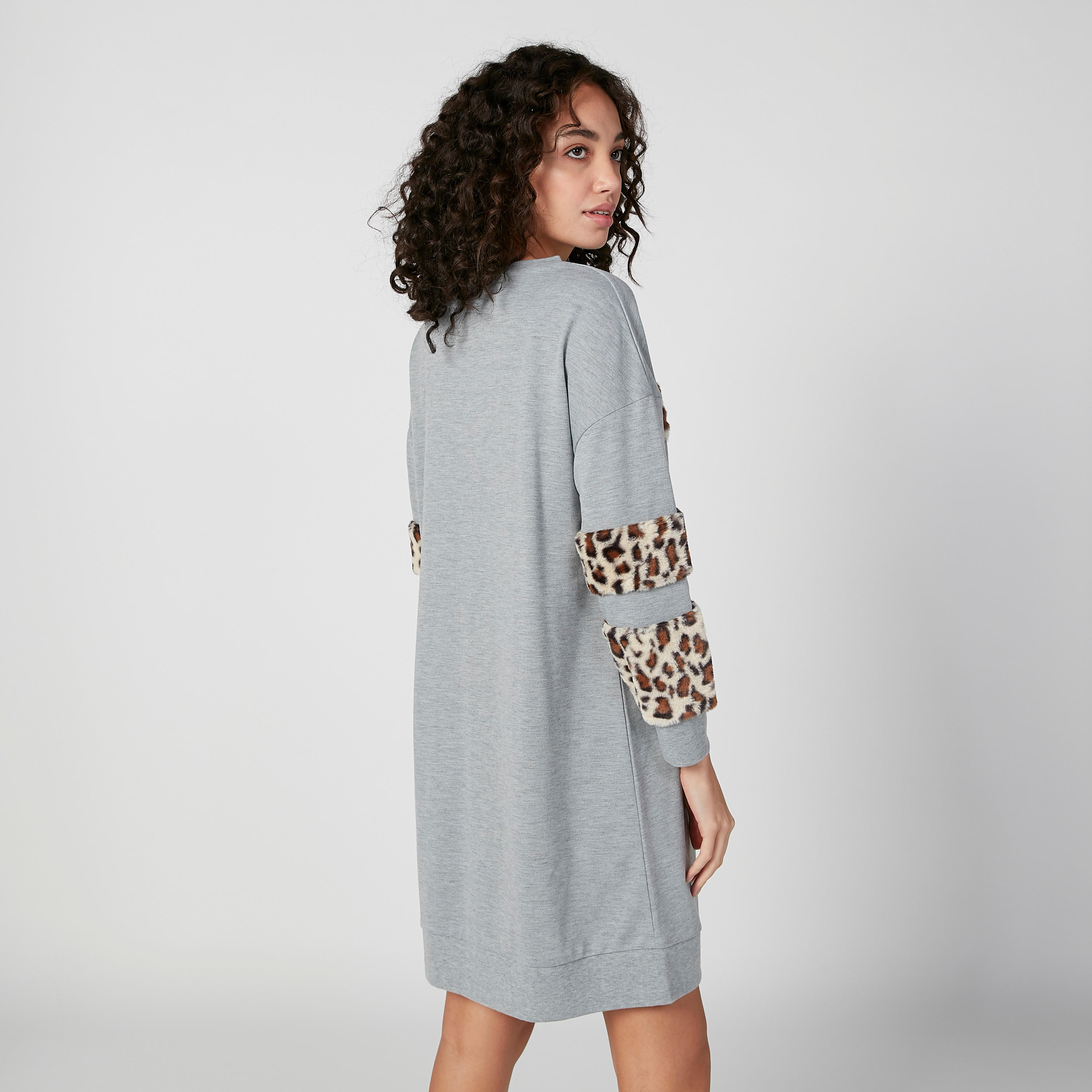 قميص نوم بارز الملمس بياقة مستديرة وأكمام طويلة-women-clothing-nightwear-nighties-image-3