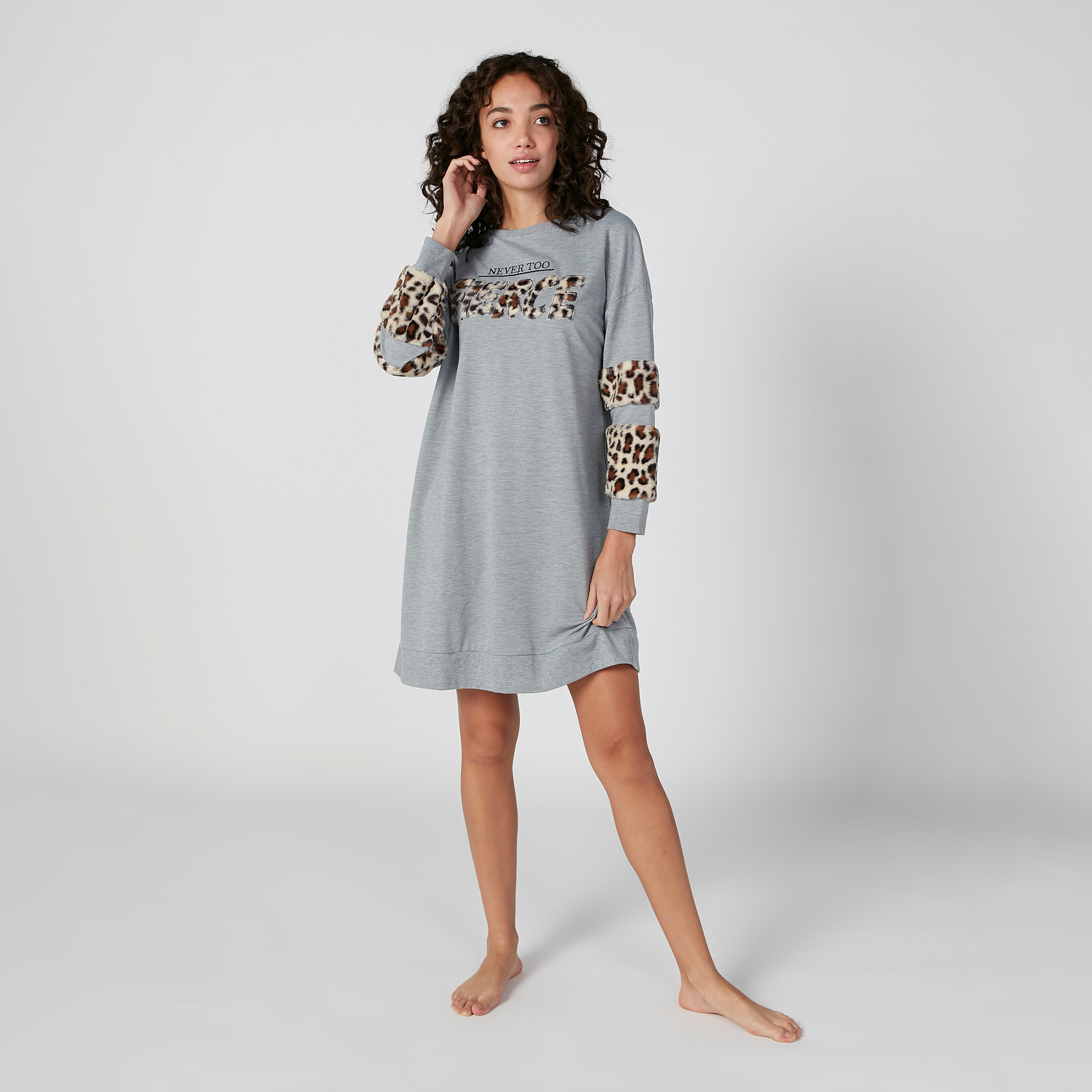 قميص نوم بارز الملمس بياقة مستديرة وأكمام طويلة-women-clothing-nightwear-nighties-image-4