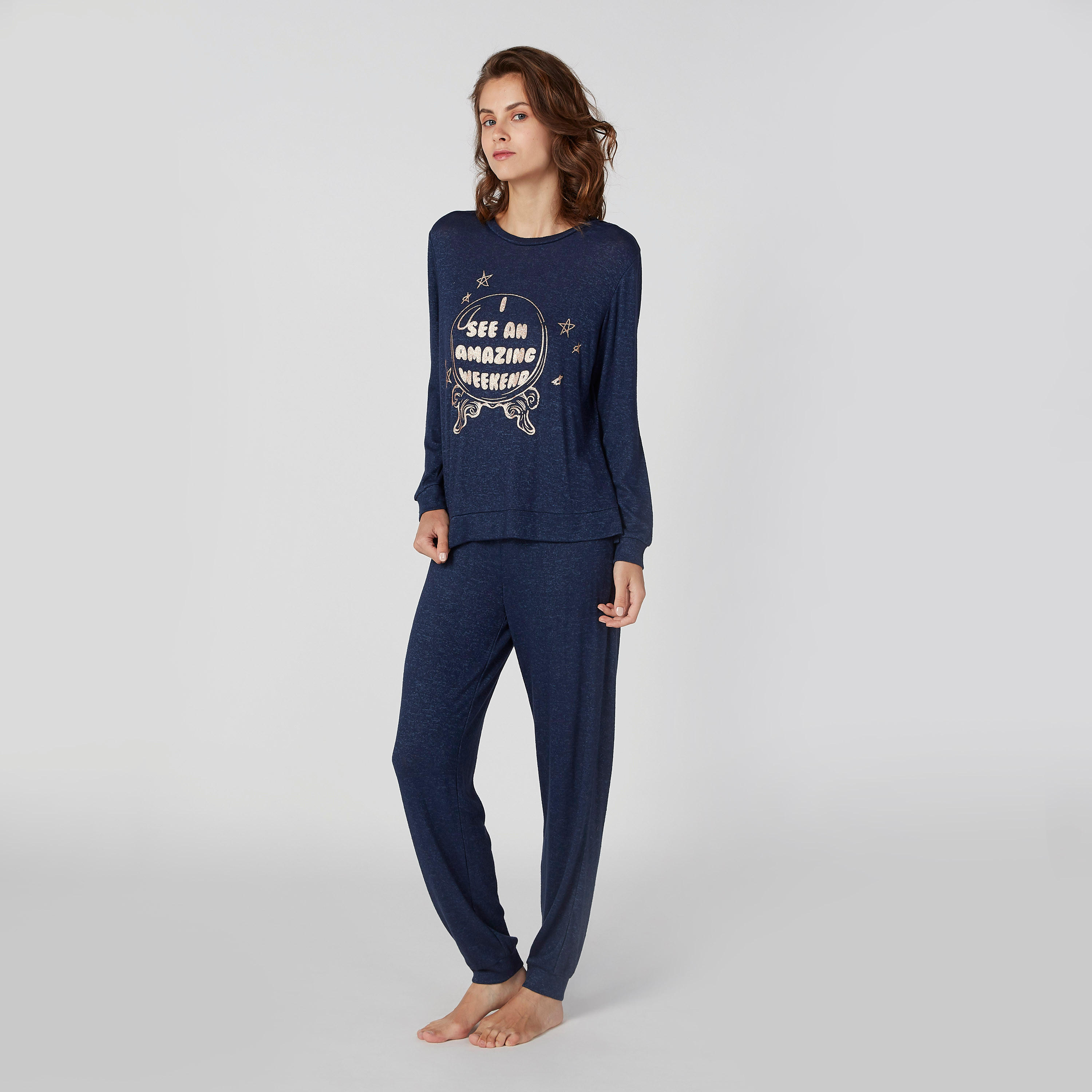 طقم تيشيرت بأكمام طويلة وطبعات وبنطلون رياضي طويل-women-clothing-nightwear-pyjamas-longsets-image-4