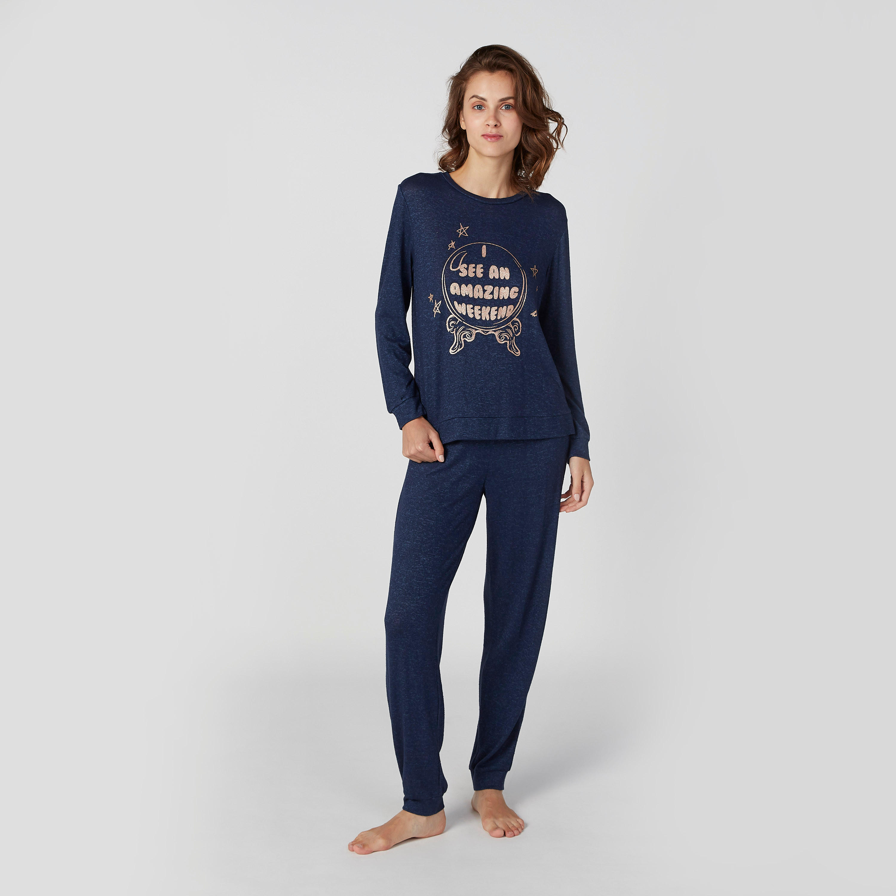 طقم تيشيرت بأكمام طويلة وطبعات وبنطلون رياضي طويل-women-clothing-nightwear-pyjamas-longsets-image-2