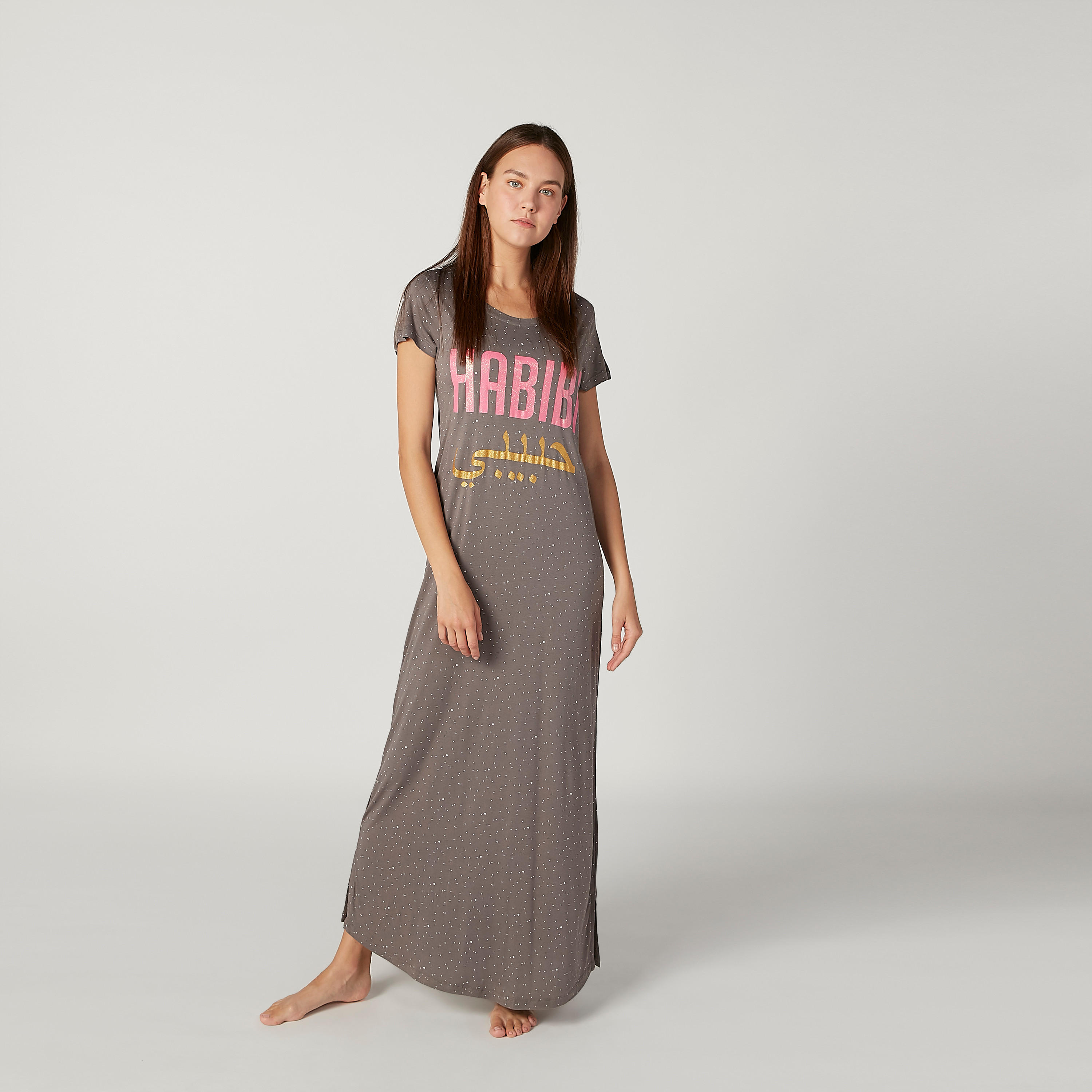 قميص نوم طويل بياقة مستديرة وأكمام قصيرة وطبعات-women-clothing-nightwear-nighties-image-1