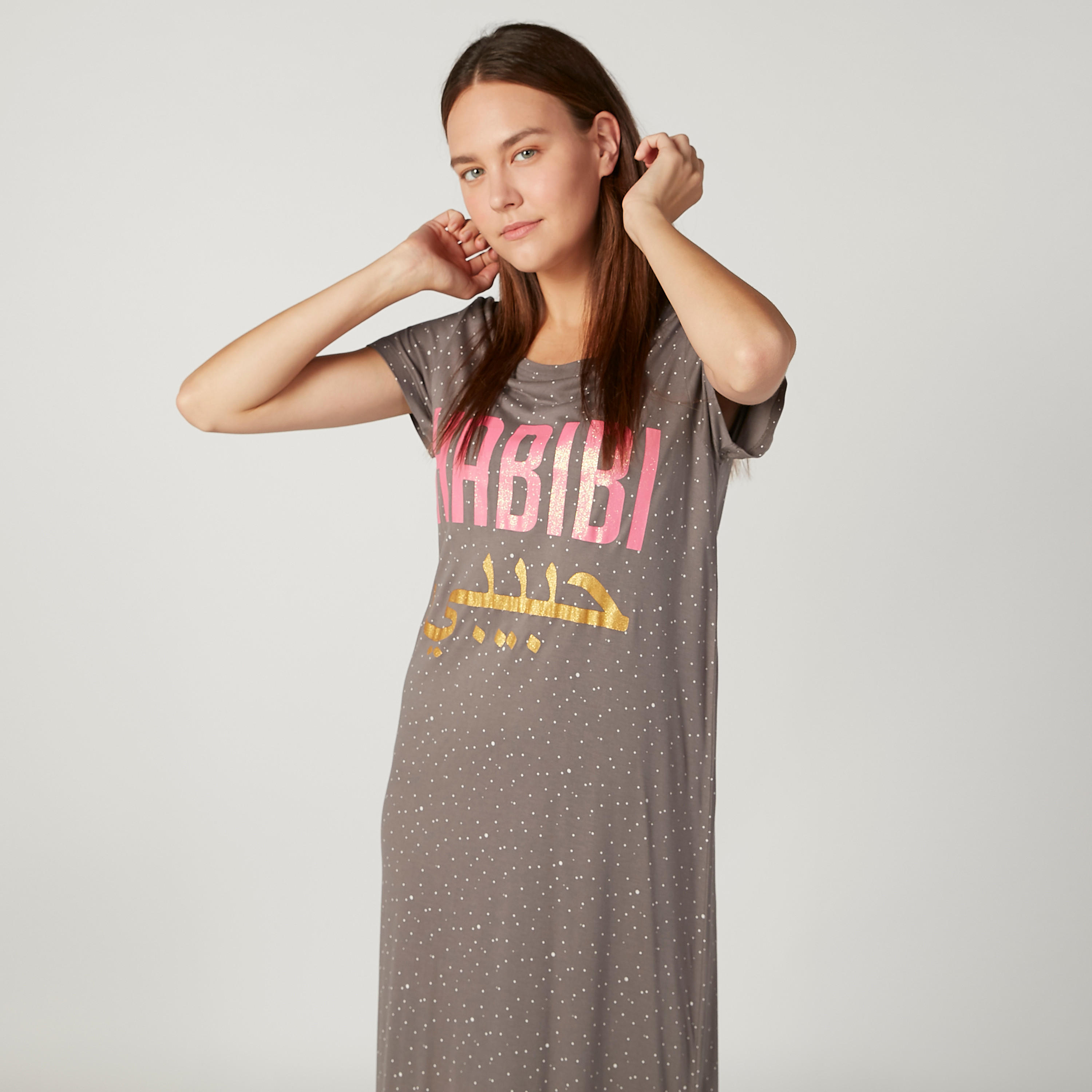 قميص نوم طويل بياقة مستديرة وأكمام قصيرة وطبعات-women-clothing-nightwear-nighties-image-3