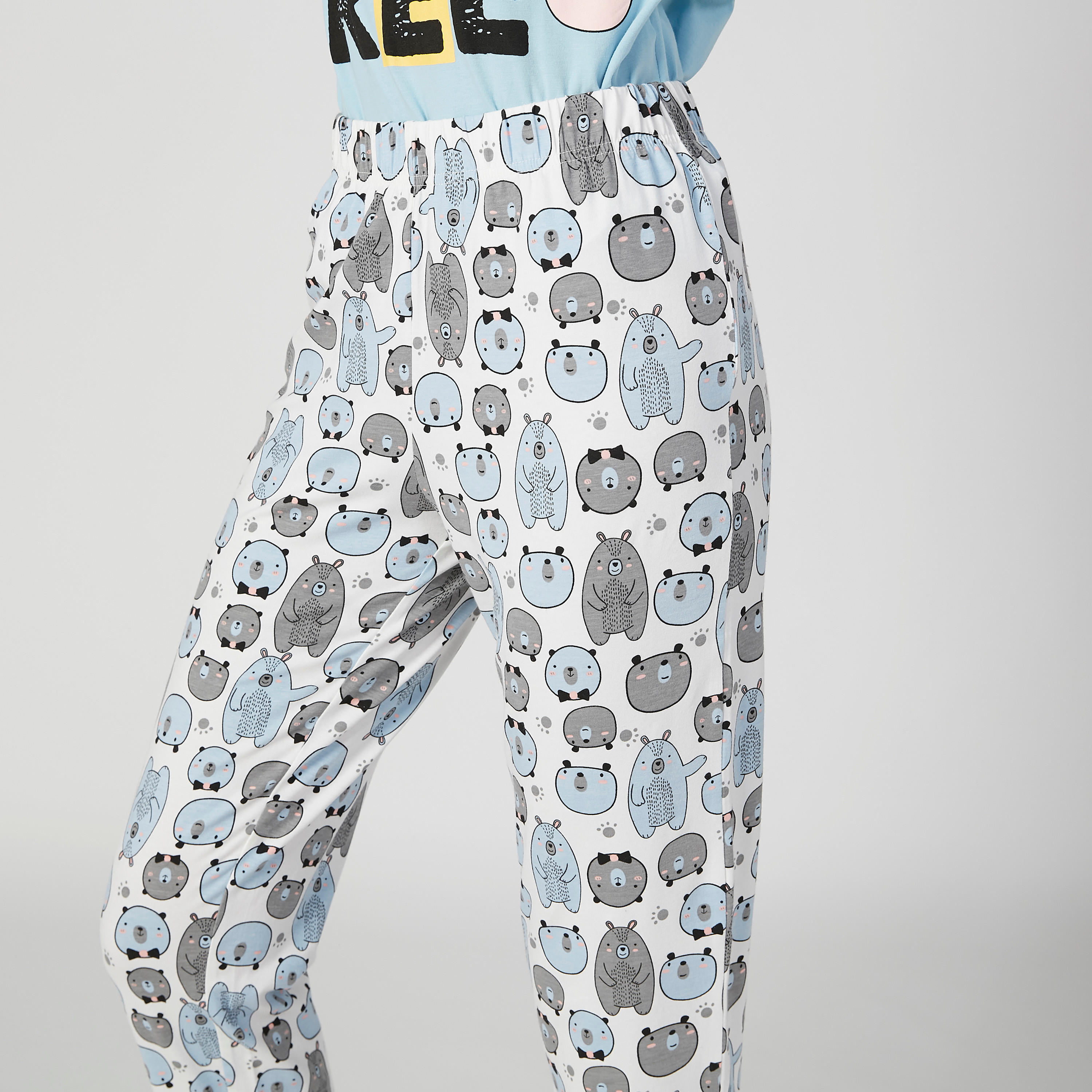 طقم بنطلون بيجاما وتيشيرت بياقة مستديرة وطبعات-women-clothing-nightwear-pyjamas-longsets-image-4