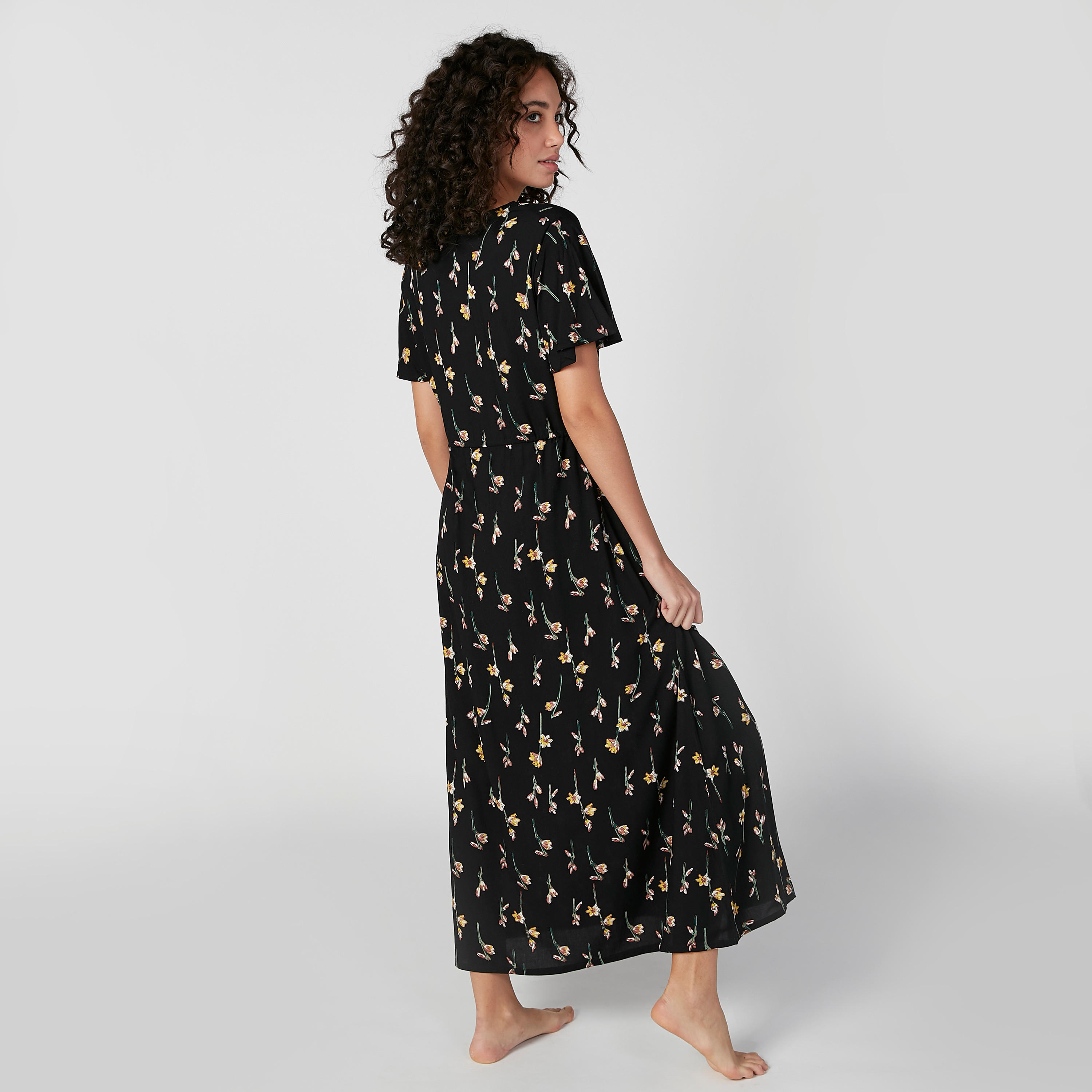 قميص نوم طويل بياقة V وأكمام قصيرة وطبعات-women-clothing-nightwear-nighties-image-2