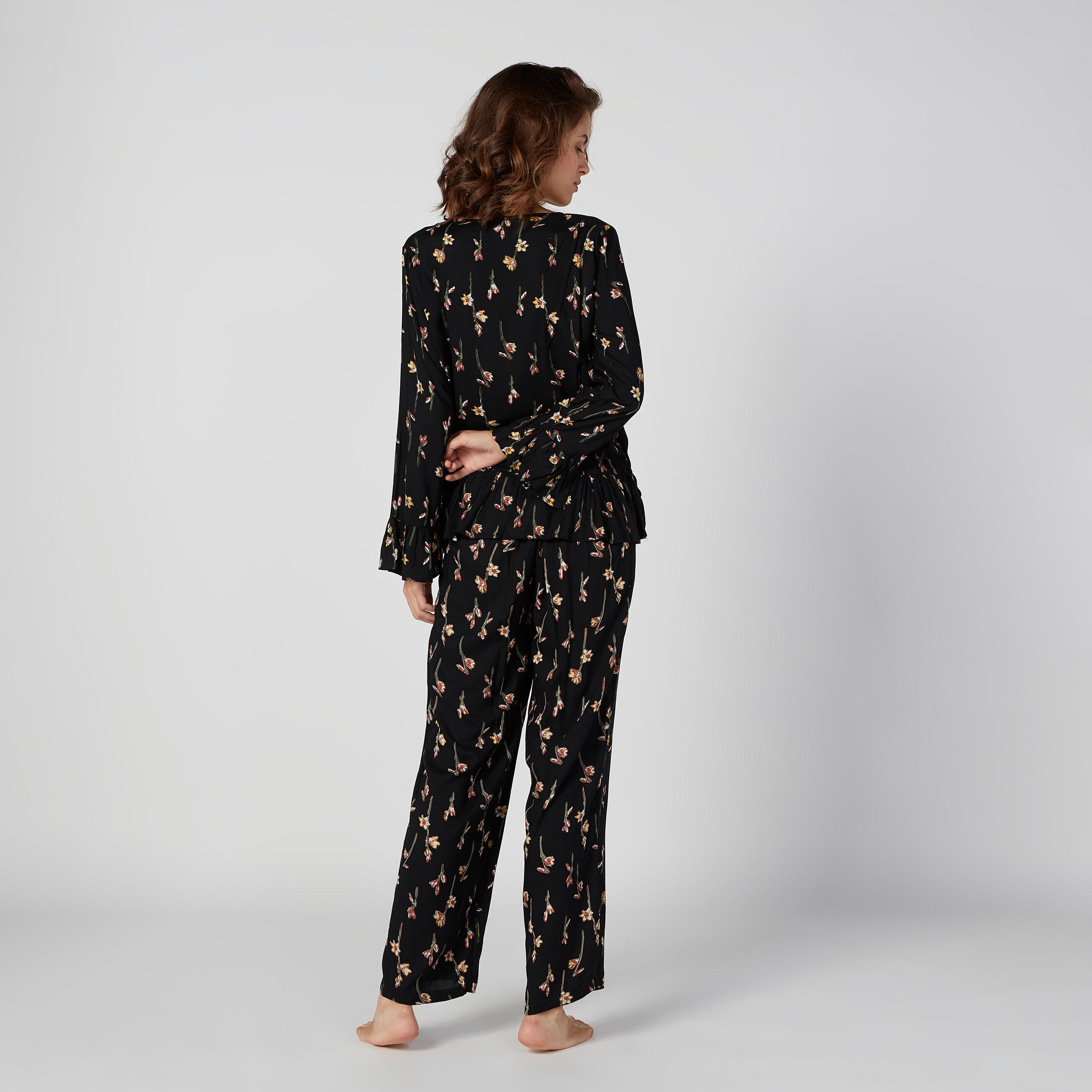 طقم بنطلون بيجاما وبلوزة بياقة V وطبعات-women-clothing-nightwear-pyjamas-longsets-image-2