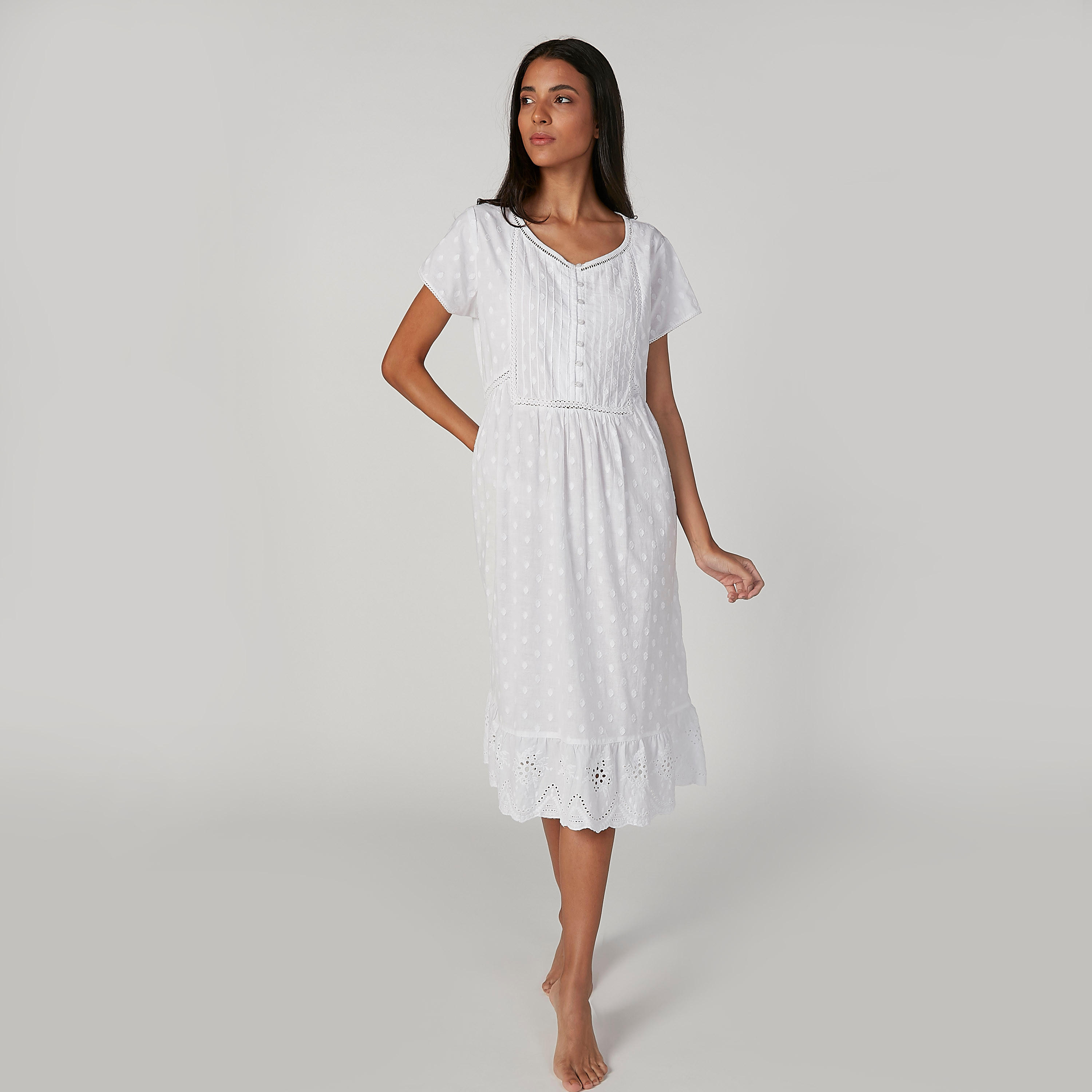 قميص نوم بأكمام قصيرة وياقة V وتفاصيل شيفلي-women-clothing-nightwear-nighties-image-3
