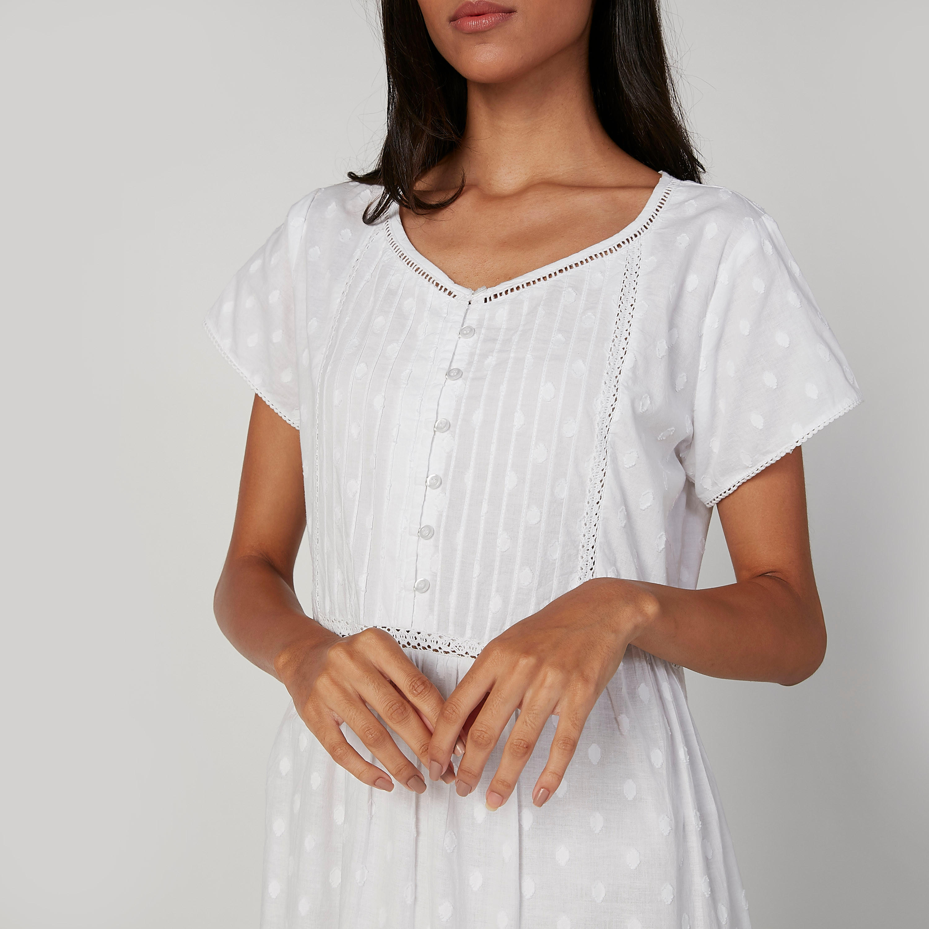 قميص نوم بأكمام قصيرة وياقة V وتفاصيل شيفلي-women-clothing-nightwear-nighties-image-4