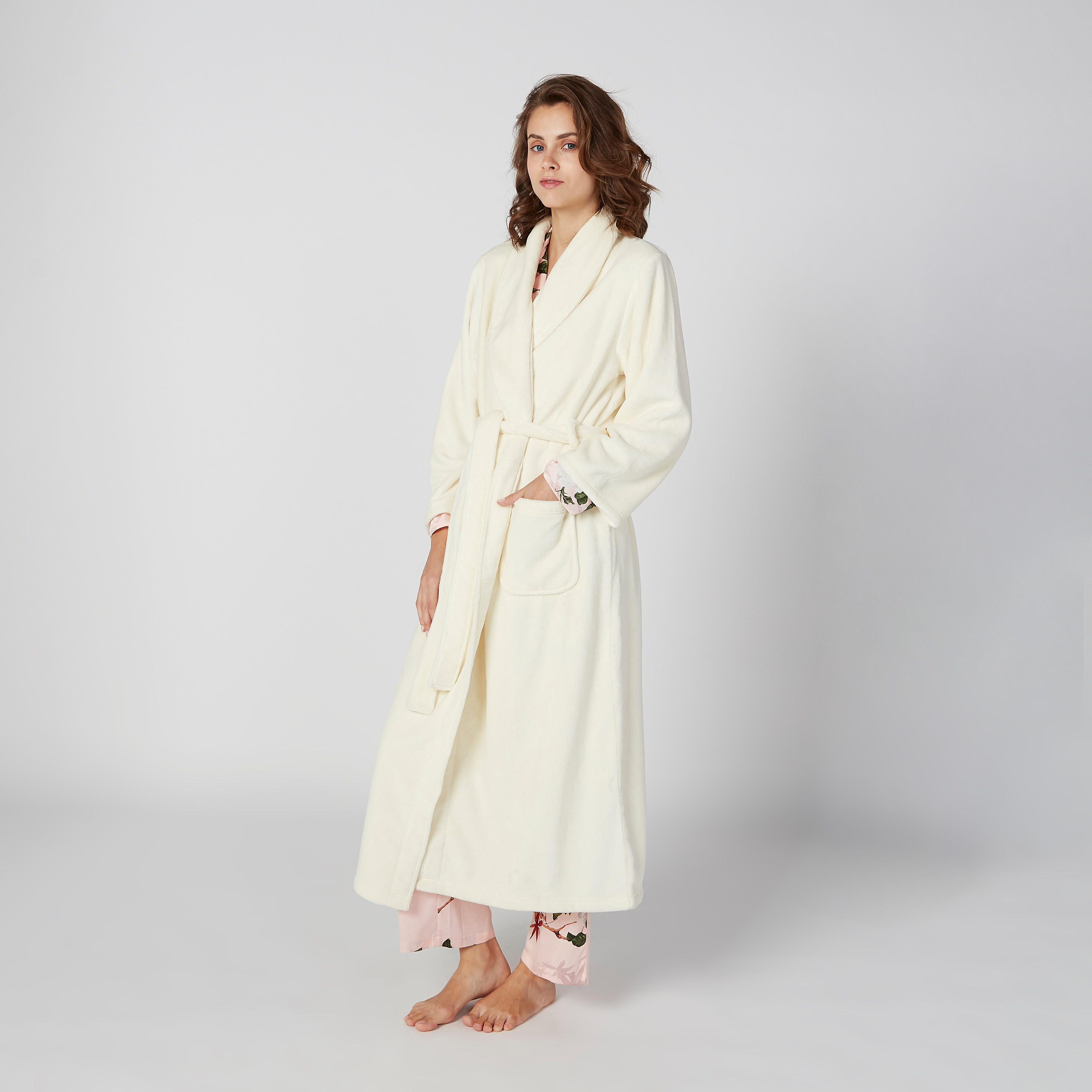 روب حمّام  بارز الملمس بأكمام طويلة وجيوب-women-clothing-nightwear-robes-image-4