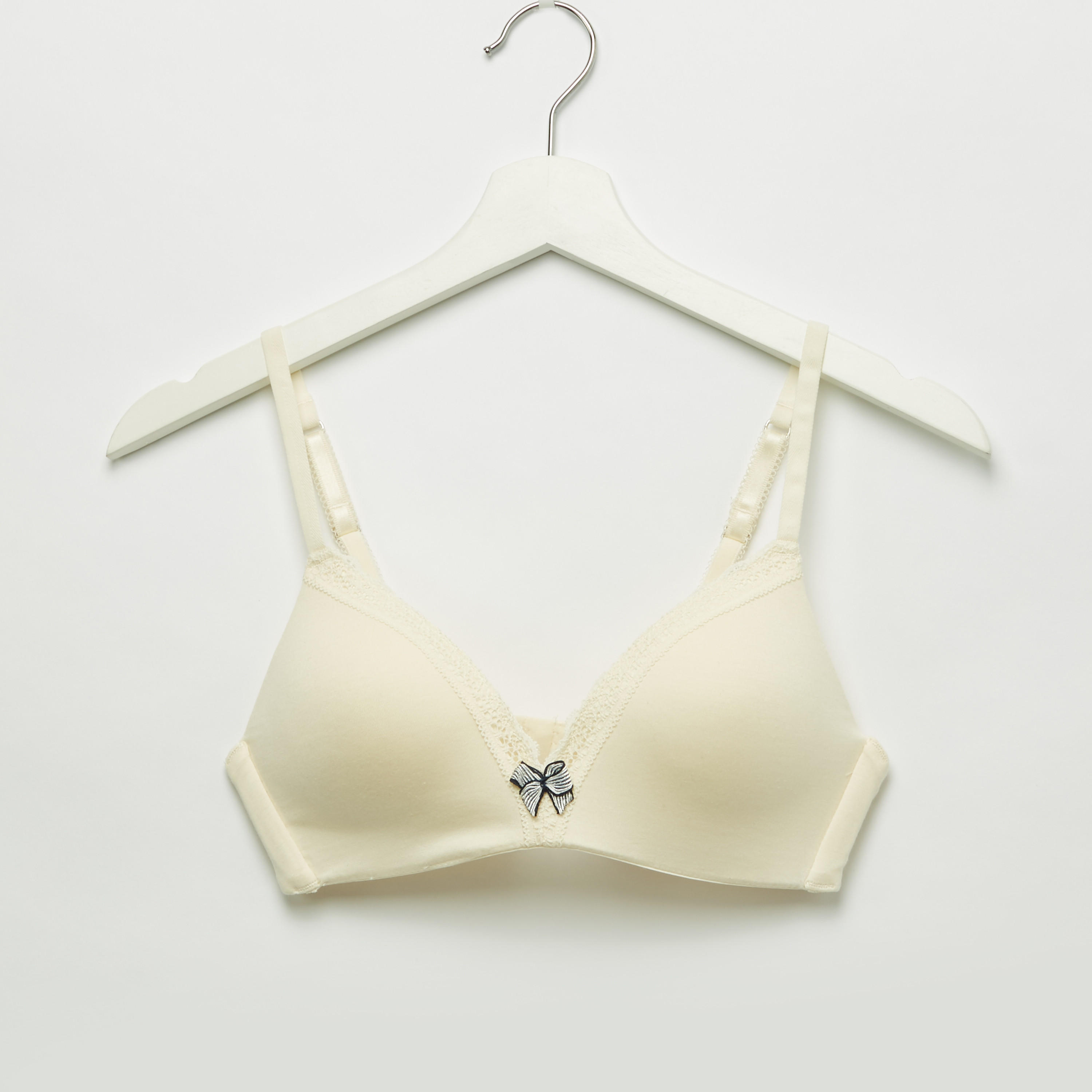 طقم سراويل داخلية وصدريّة مبطّنة بتفاصيل دانتيل-women-clothing-lingerie-bras-image-2