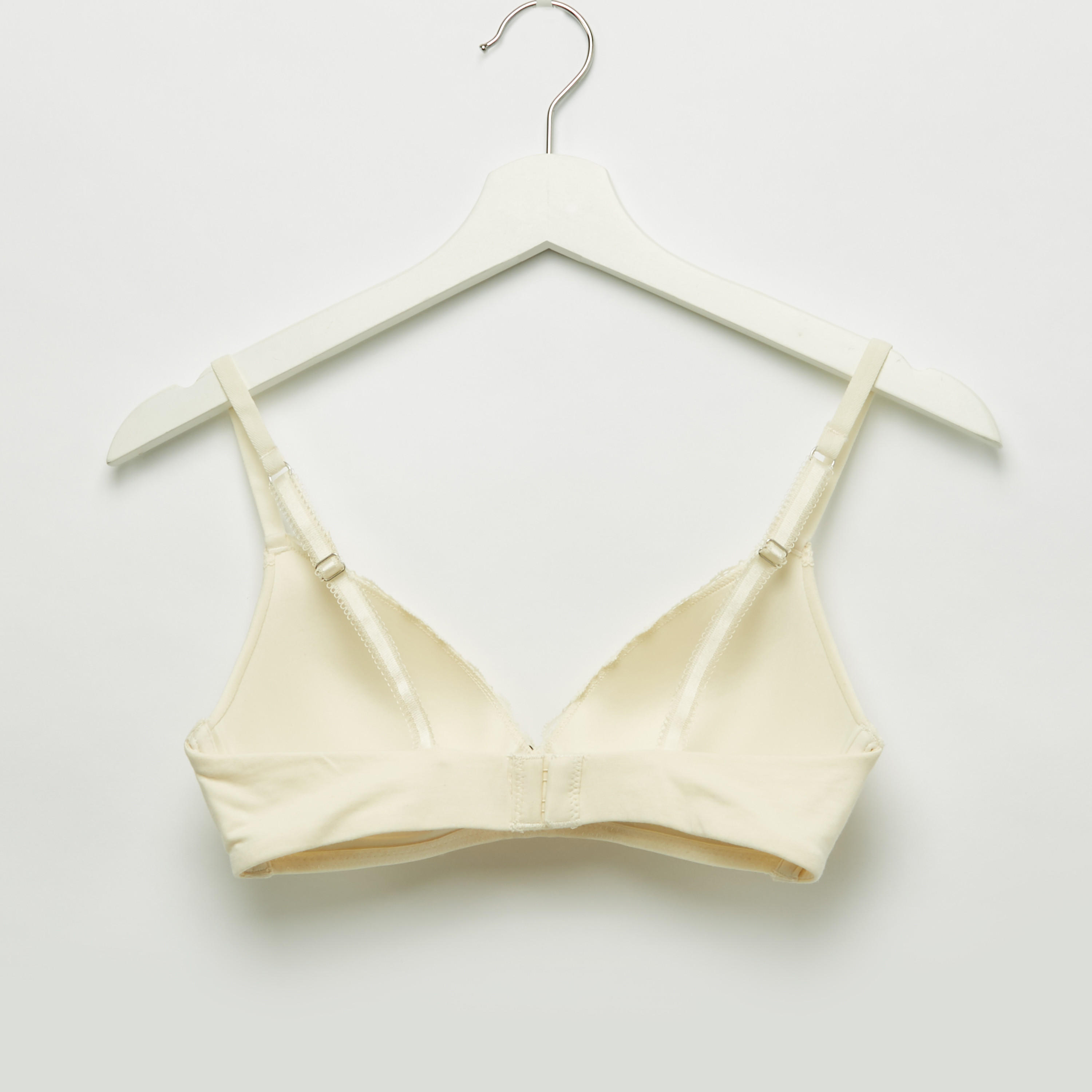 طقم سراويل داخلية وصدريّة مبطّنة بتفاصيل دانتيل-women-clothing-lingerie-bras-image-3