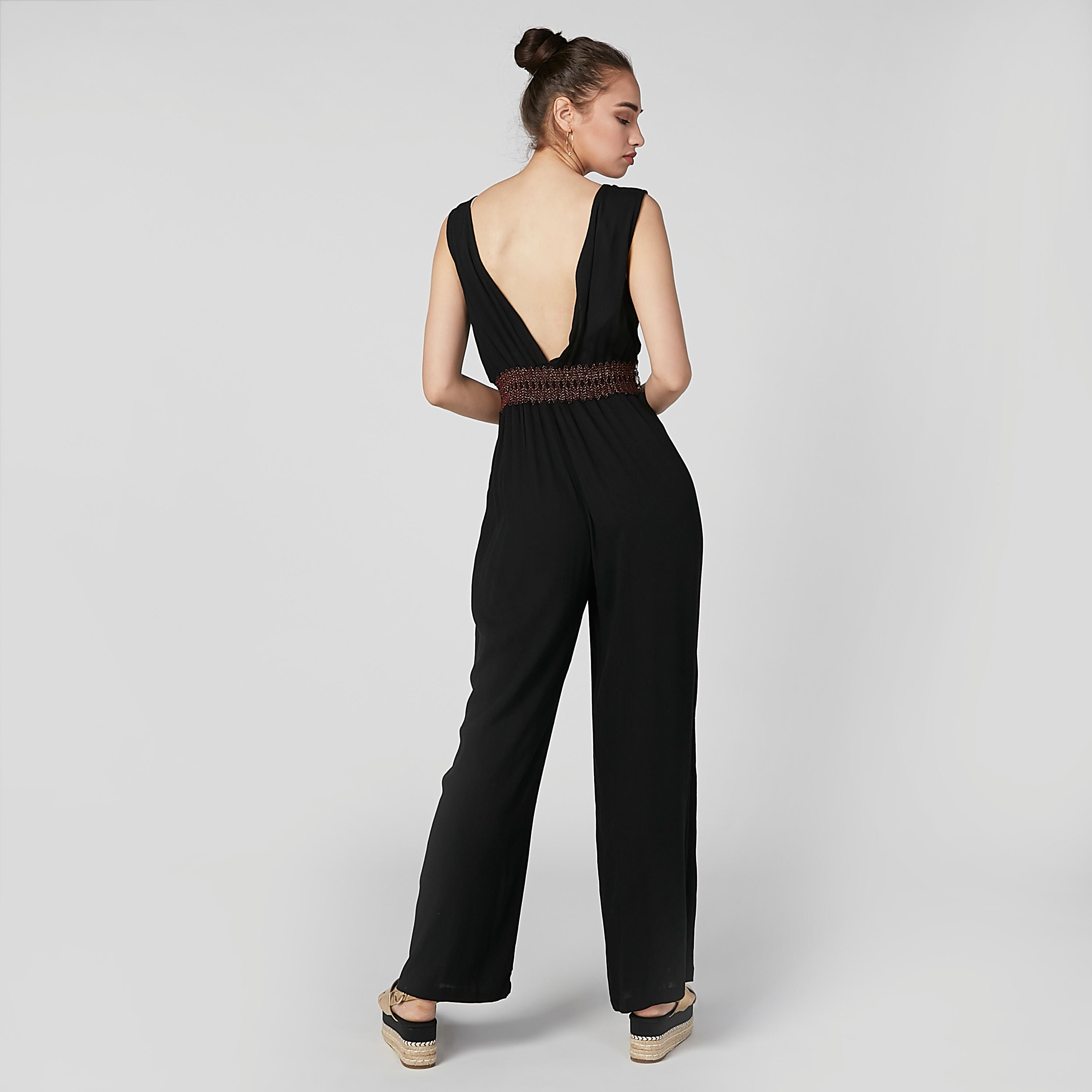أفرول مزيّن دون أكمام بياقة V وتطريز-women-clothing-jumpsuits-image-5