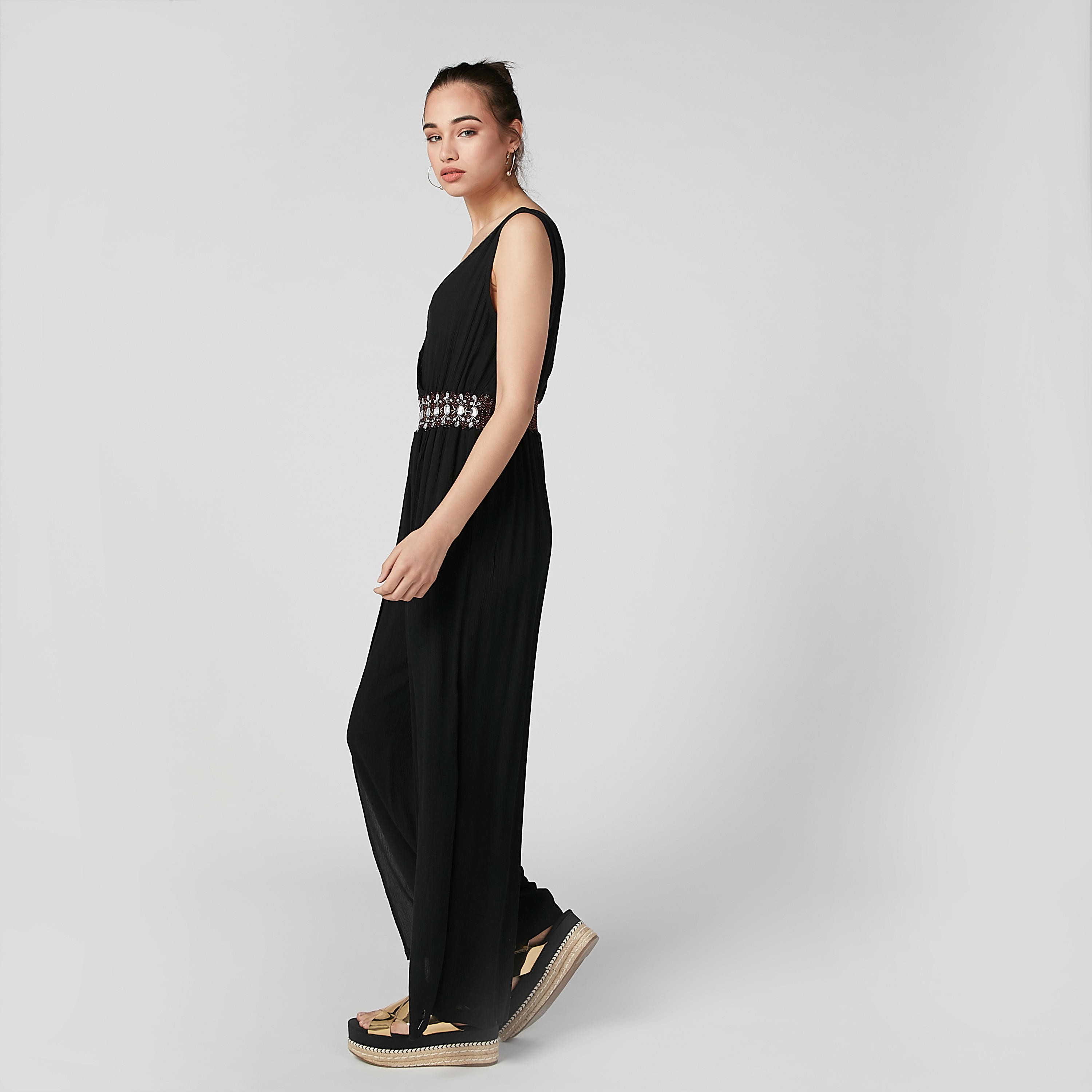 أفرول مزيّن دون أكمام بياقة V وتطريز-women-clothing-jumpsuits-image-6