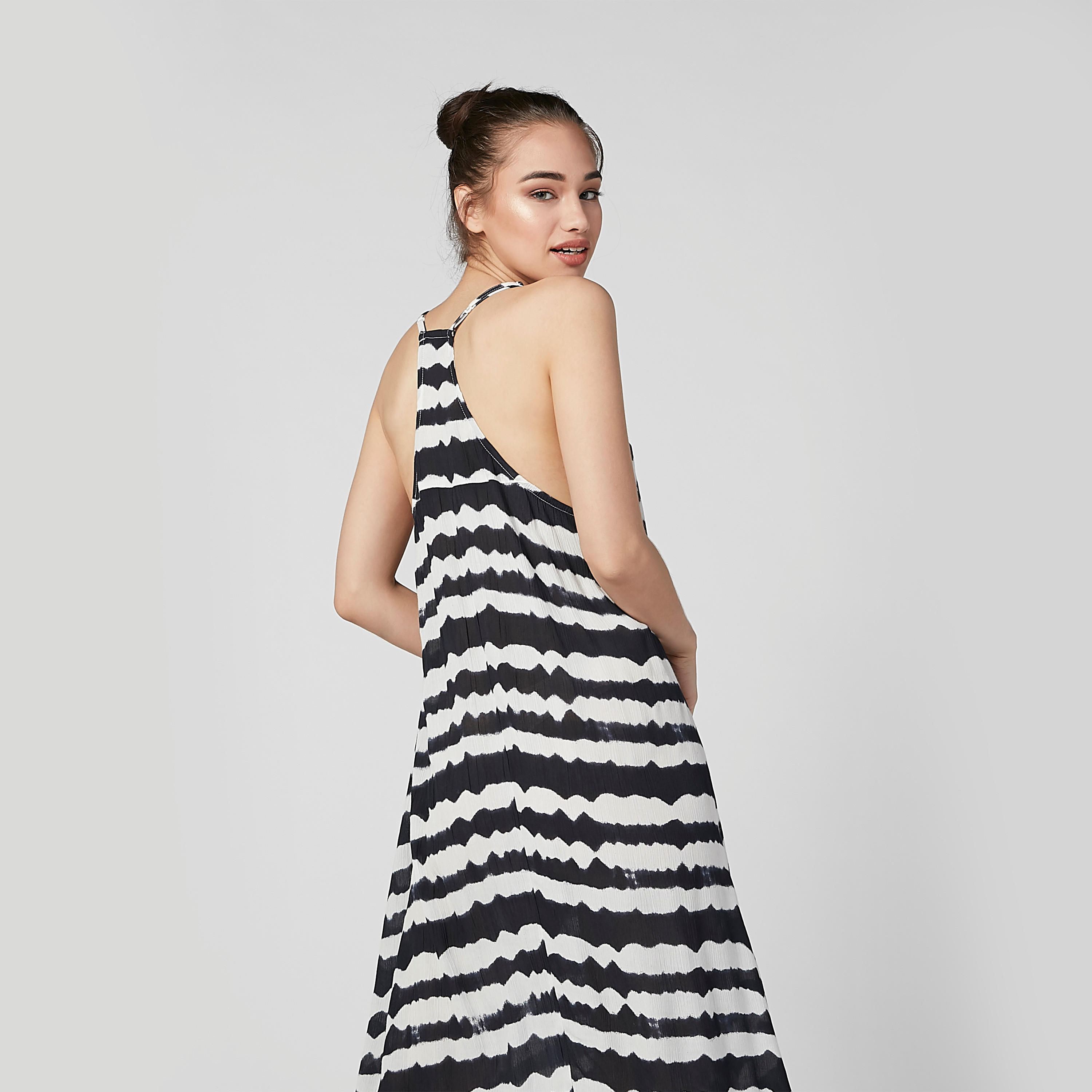 فستان شاطئ مقلّم بحوّاف غير مستوية وحمّالات رفيعة-women-clothing-dresses-image-6