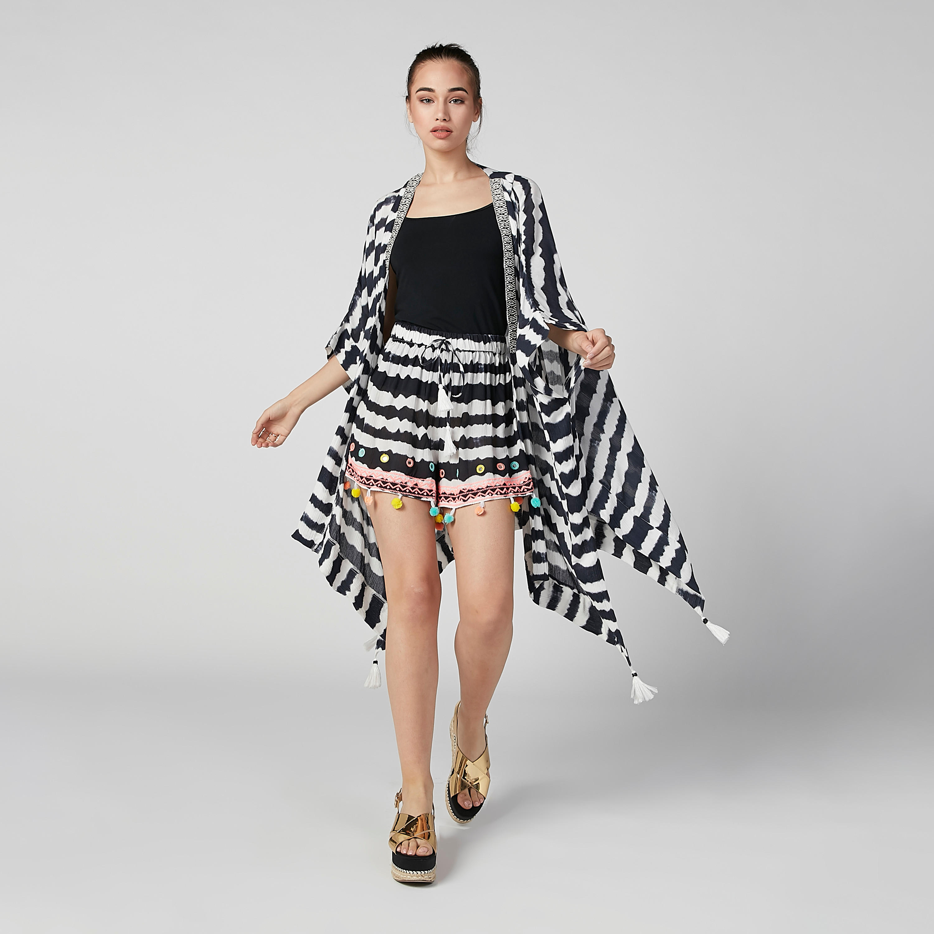 شورت مقلّم بأربطة وشرّابات-women-clothing-nightwear-pyjamas-bottoms-image-2