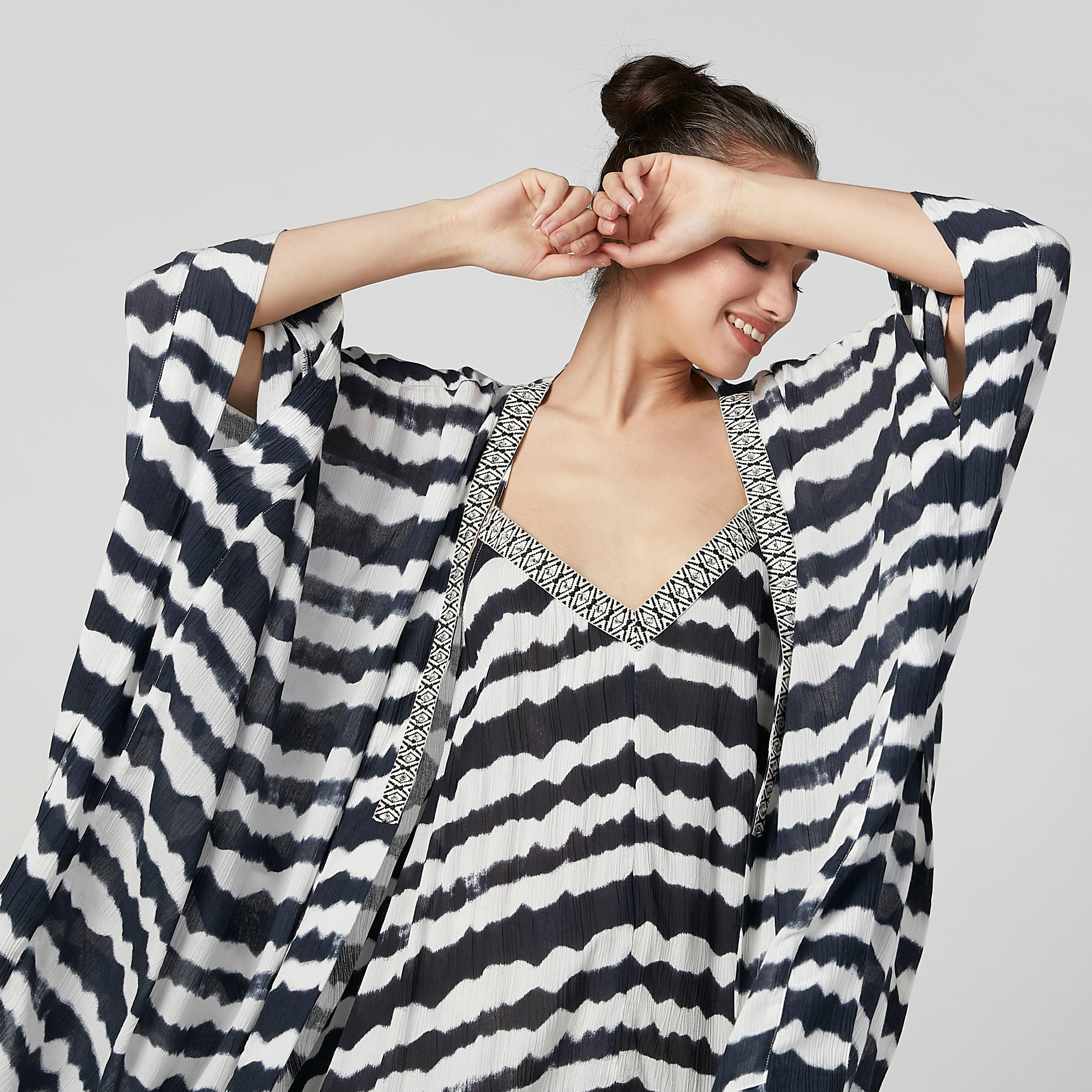 سترة قفطان مقلمة بشرّابات-women-winterwear-cardigansandjumpers-cardigans-image-4