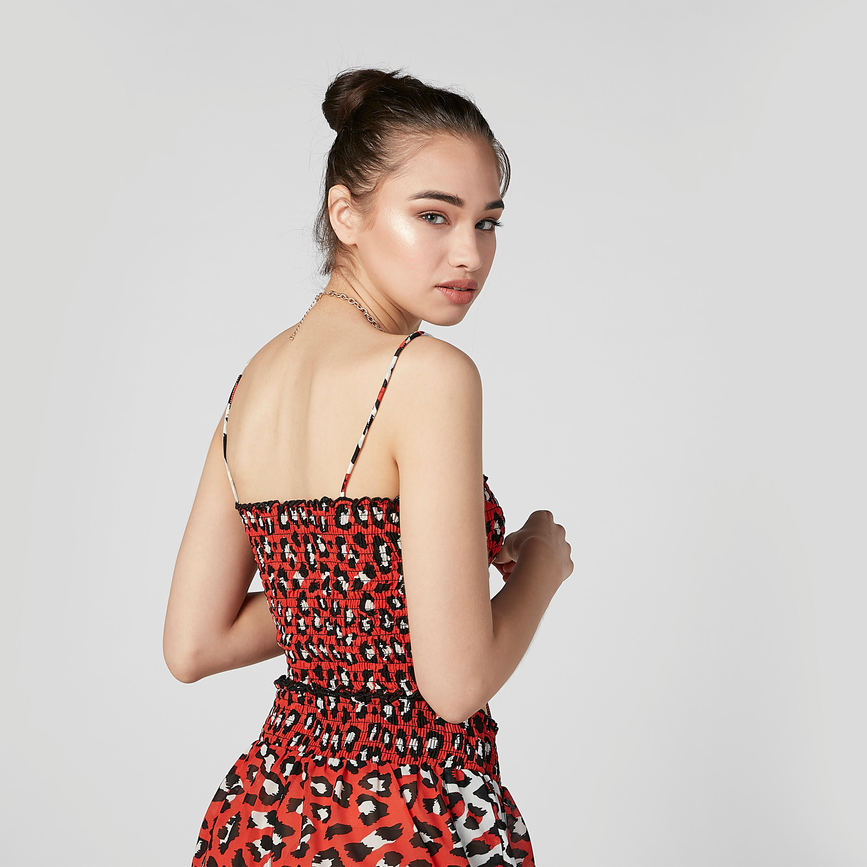 بلوزة ضيّقة بحمّالات ودرزات وطبعات-women-clothing-shirtsandblouses-blouses-image-3