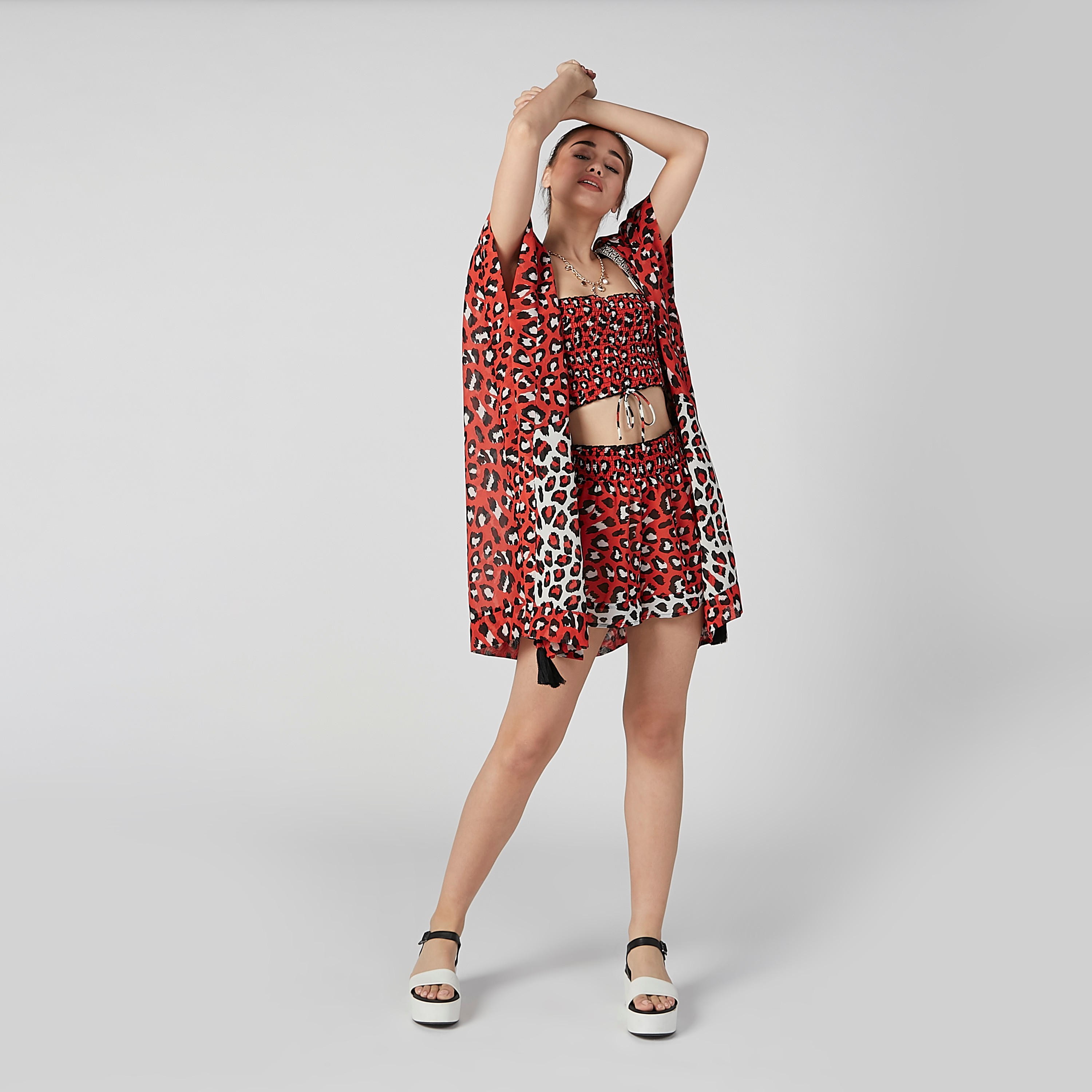 شورت بخصر مطاطي عريض وطبعات-women-clothing-bottoms-shorts-image-2