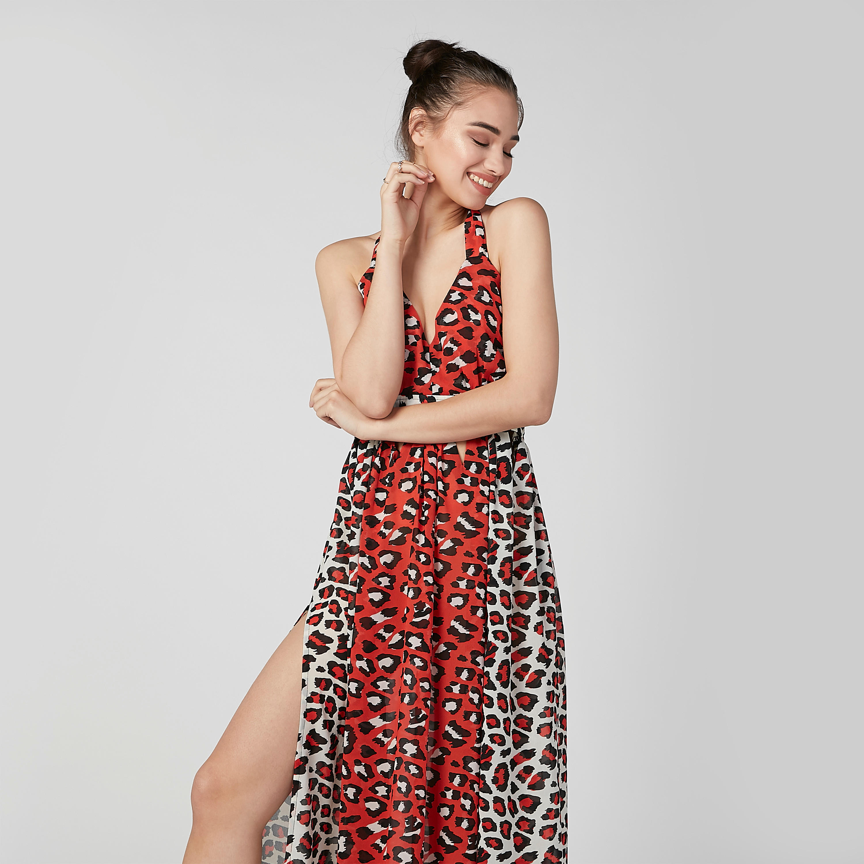 فستان طويل بأربطة وفتحة جانبية وطبعات-women-clothing-dresses-image-1