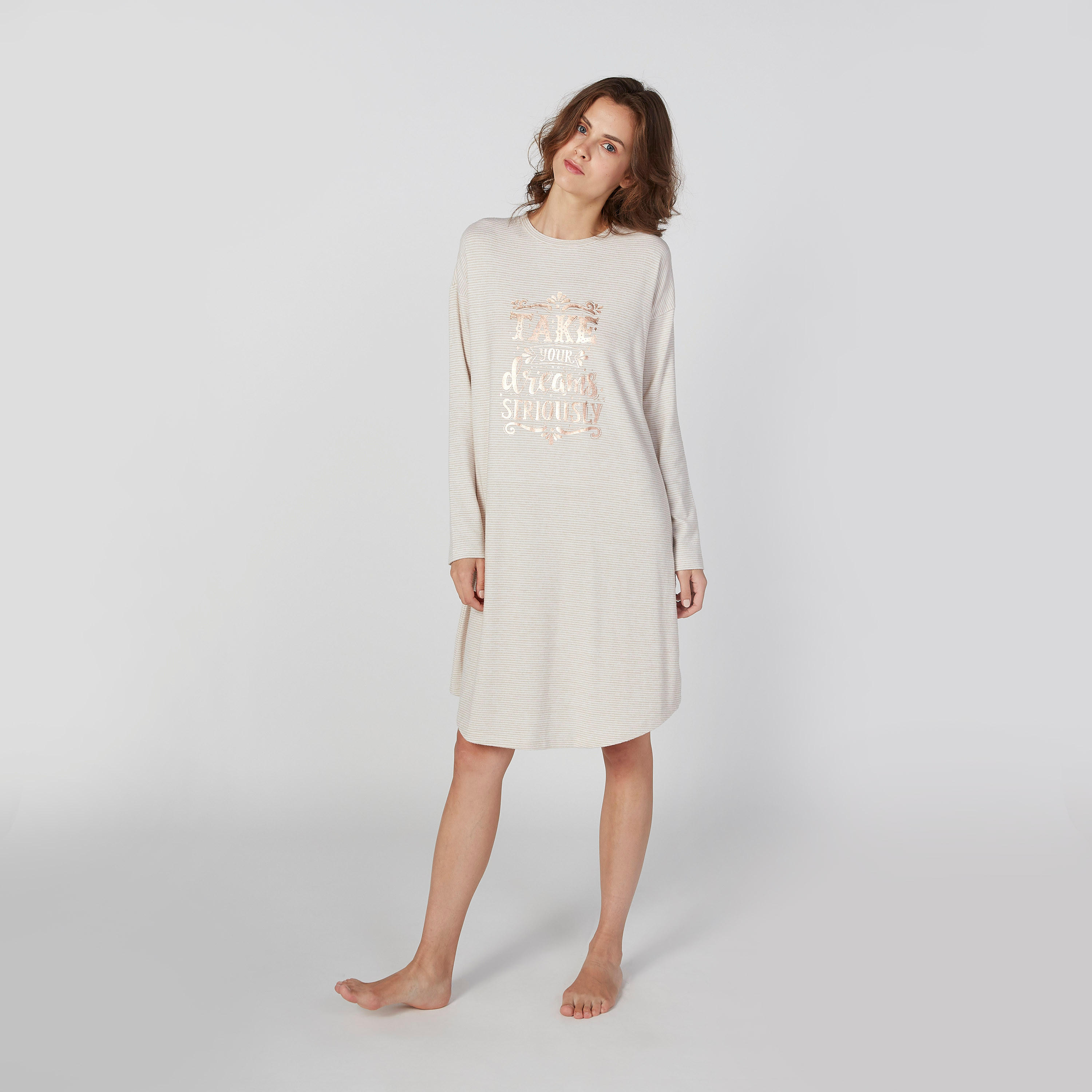 قميص نوم بياقة مستديرة وأكتاف منسدلة وطبعات-women-clothing-nightwear-nighties-image-1