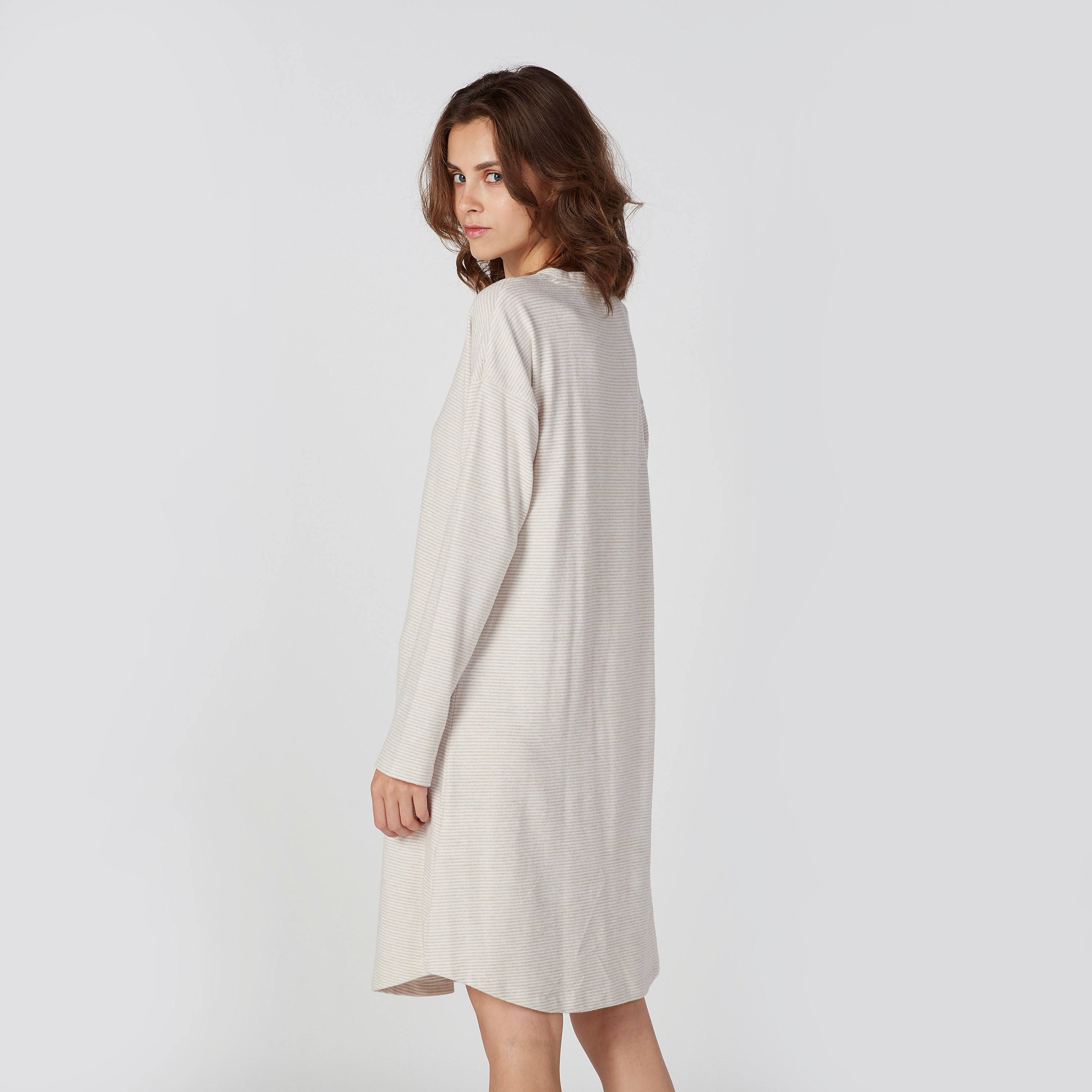 قميص نوم بياقة مستديرة وأكتاف منسدلة وطبعات-women-clothing-nightwear-nighties-image-2
