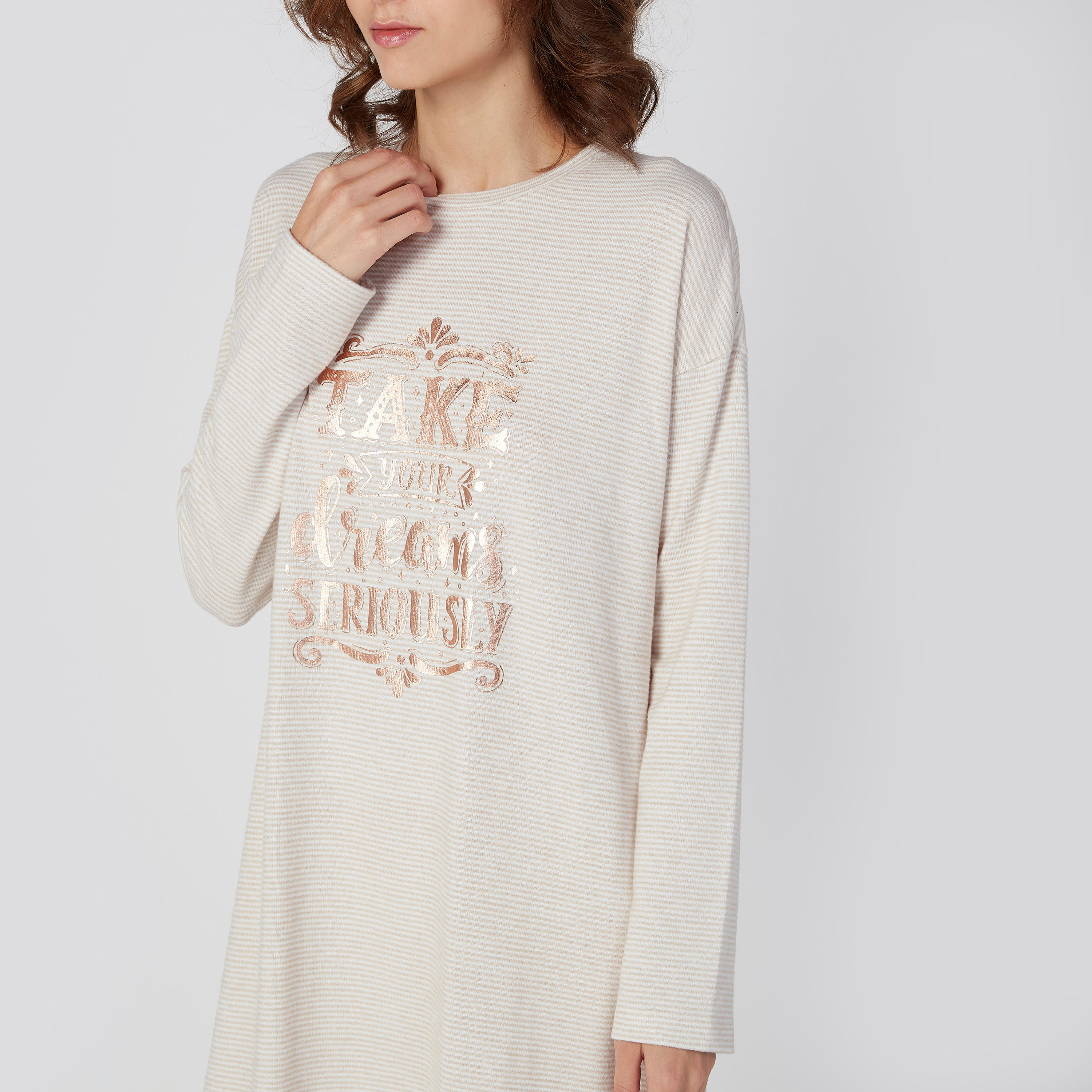 قميص نوم بياقة مستديرة وأكتاف منسدلة وطبعات-women-clothing-nightwear-nighties-image-3