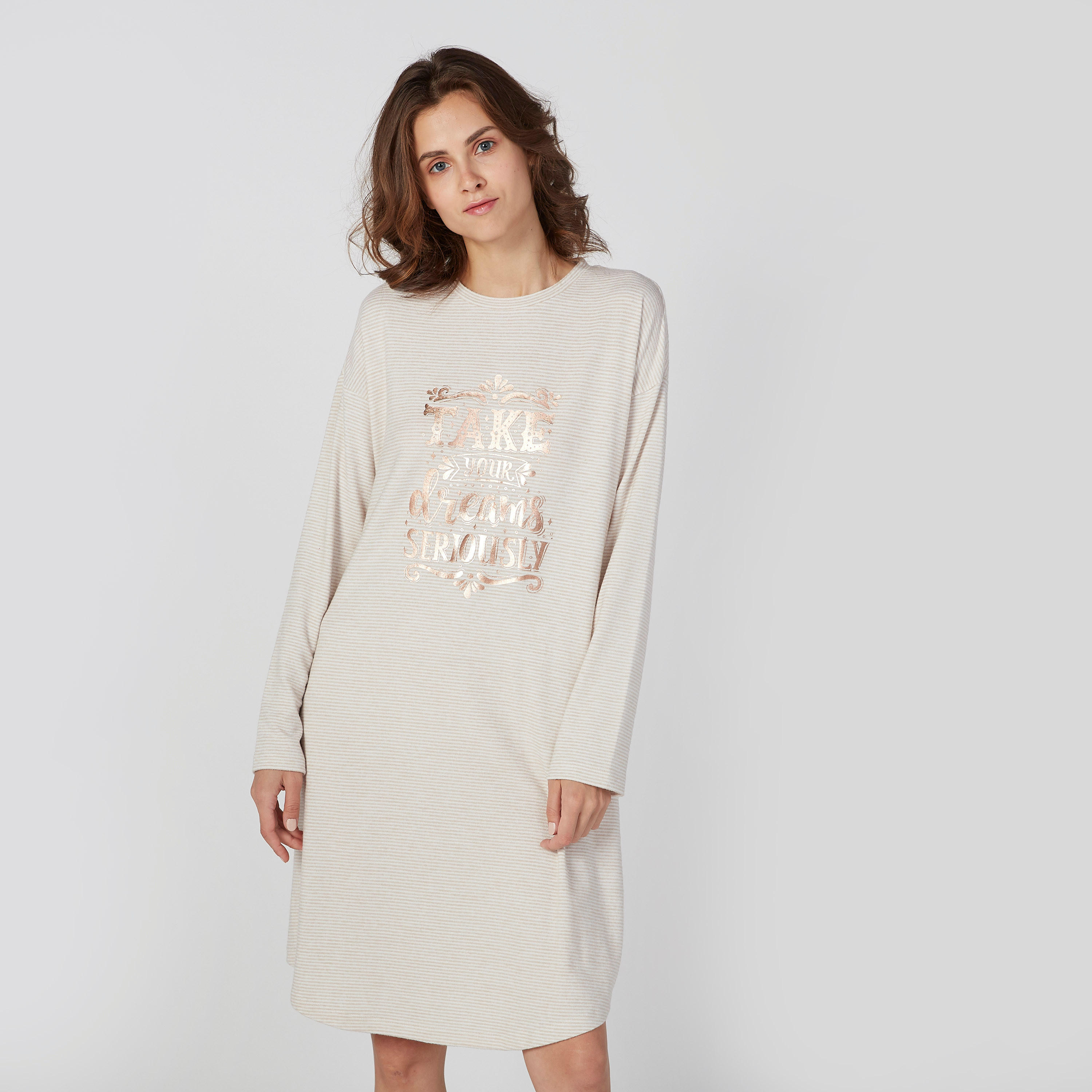 قميص نوم بياقة مستديرة وأكتاف منسدلة وطبعات-women-clothing-nightwear-nighties-image-4