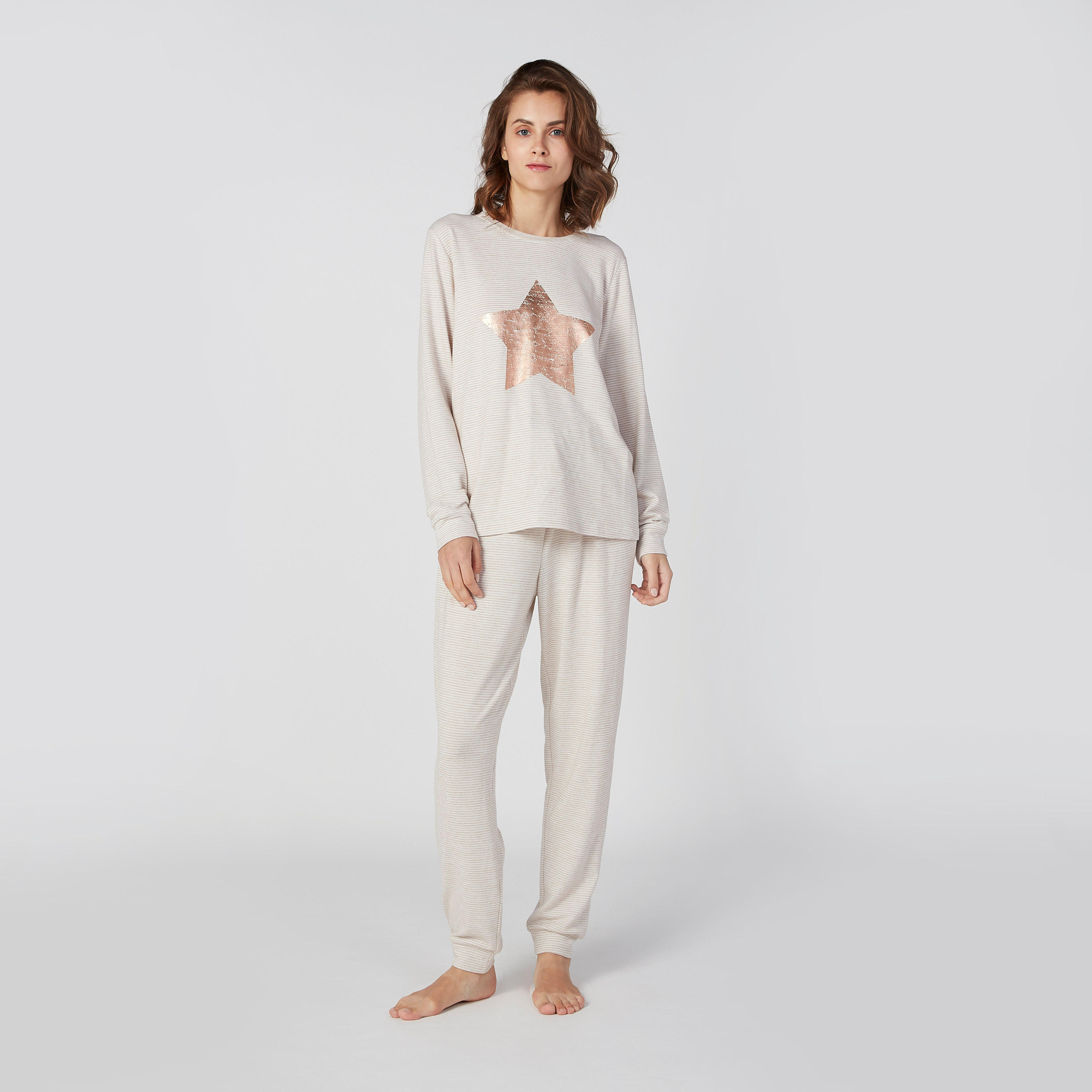 طقم تيشيرت بأكمام طويلة وطبعات وبنطلون رياضي طويل-women-clothing-nightwear-pyjamas-longsets-image-1
