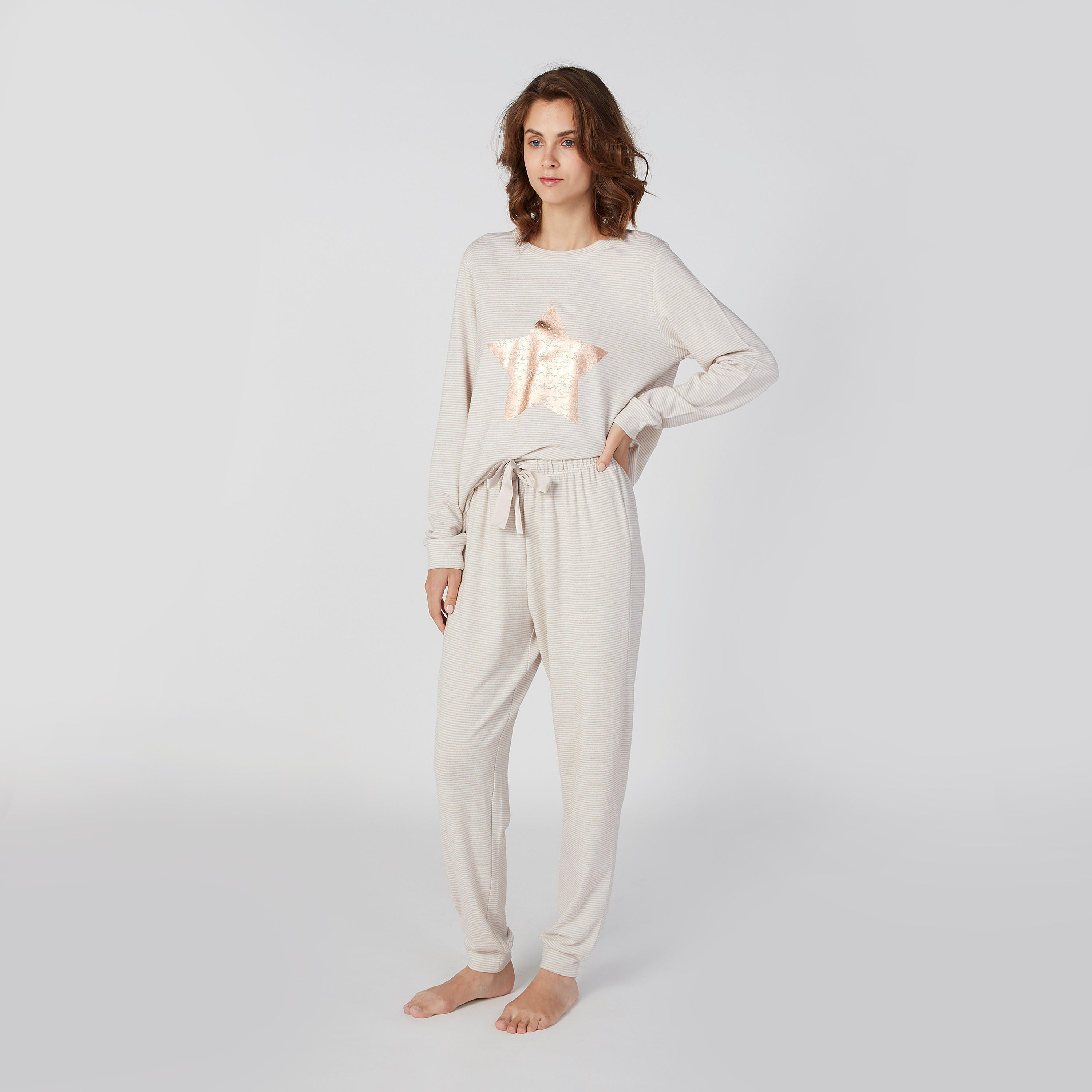 طقم تيشيرت بأكمام طويلة وطبعات وبنطلون رياضي طويل-women-clothing-nightwear-pyjamas-longsets-image-3