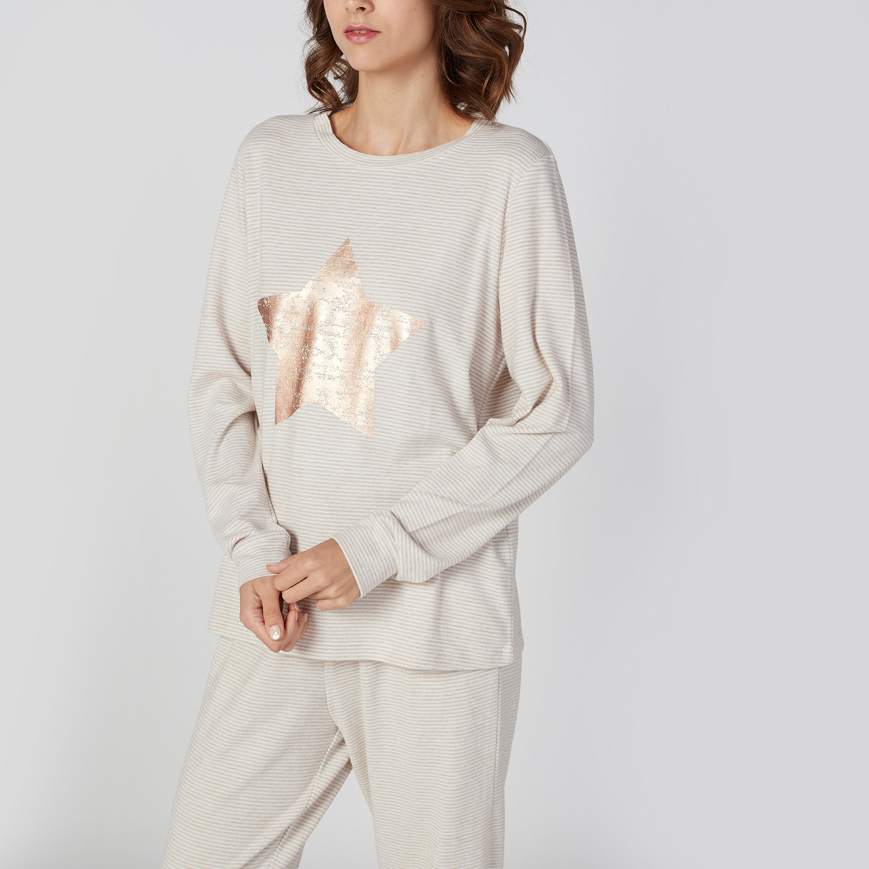 طقم تيشيرت بأكمام طويلة وطبعات وبنطلون رياضي طويل-women-clothing-nightwear-pyjamas-longsets-image-4