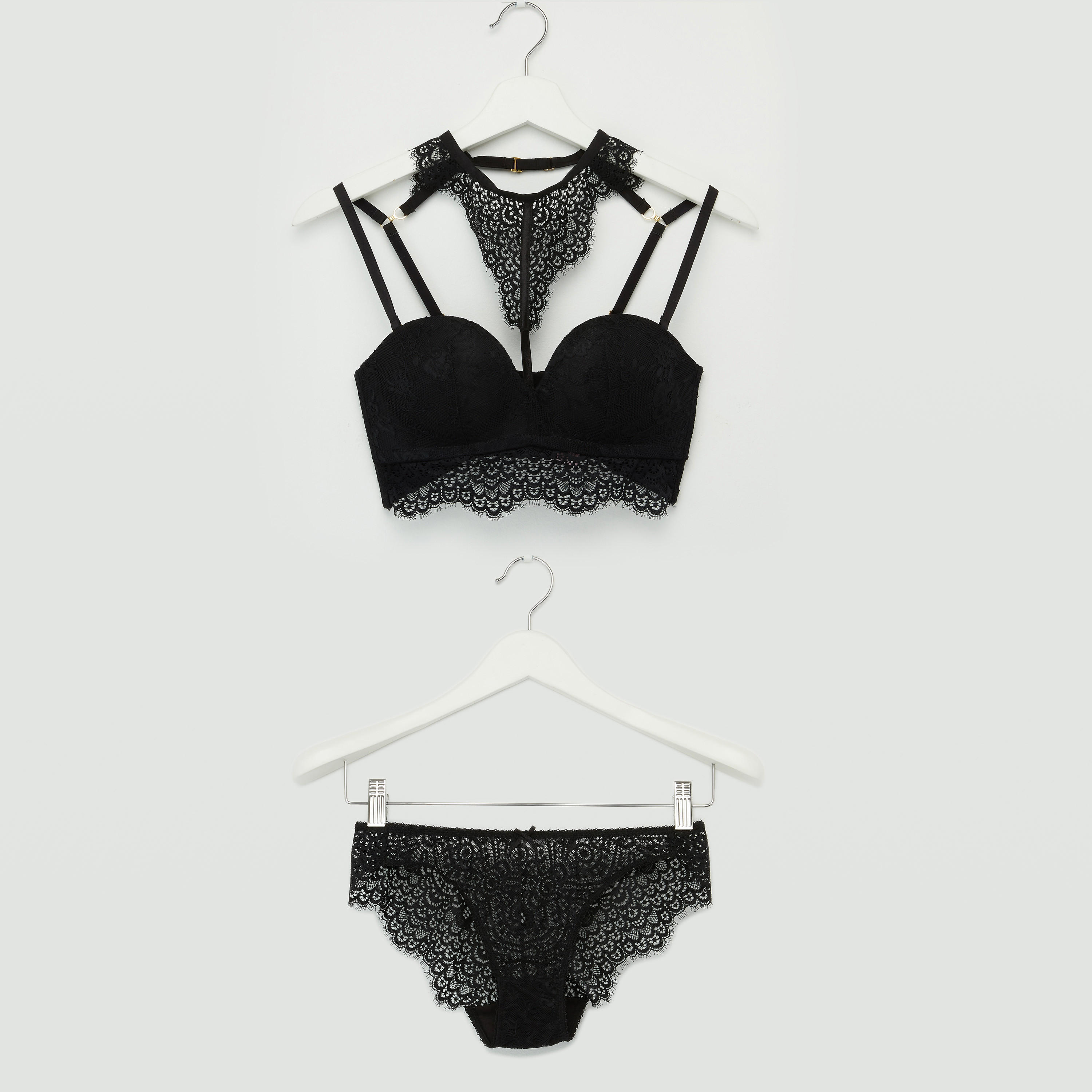 طقم سراويل داخلية وصدريّة ديمي بتفاصيل دانتيل - طقم من 3 قطع-women-clothing-lingerie-lingeriesets-image-1