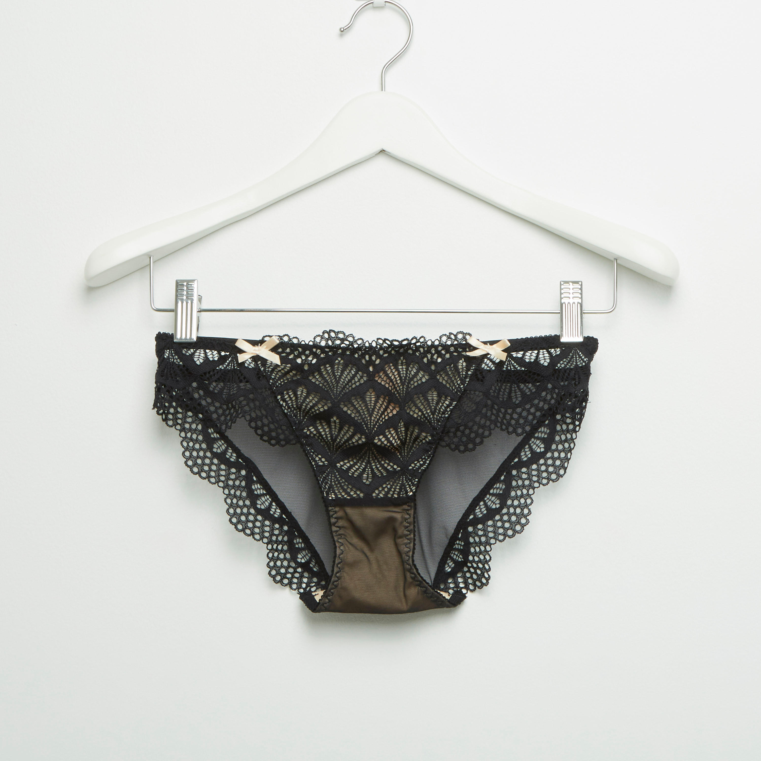 طقم سراويل داخلية وصدريّة ديمي دانتيل مبطّنة-women-clothing-lingerie-bras-image-4