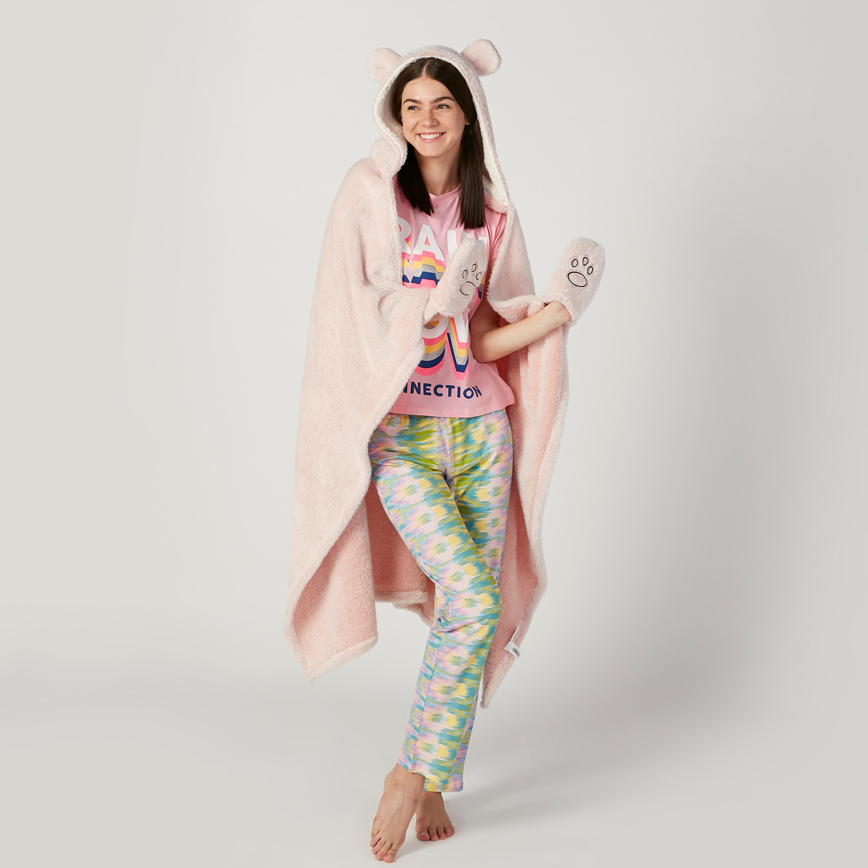 طقم بونشو بارز الملمس بقبّعة وتزيينات مع قفازات-women-clothing-nightwear-robes-image-1