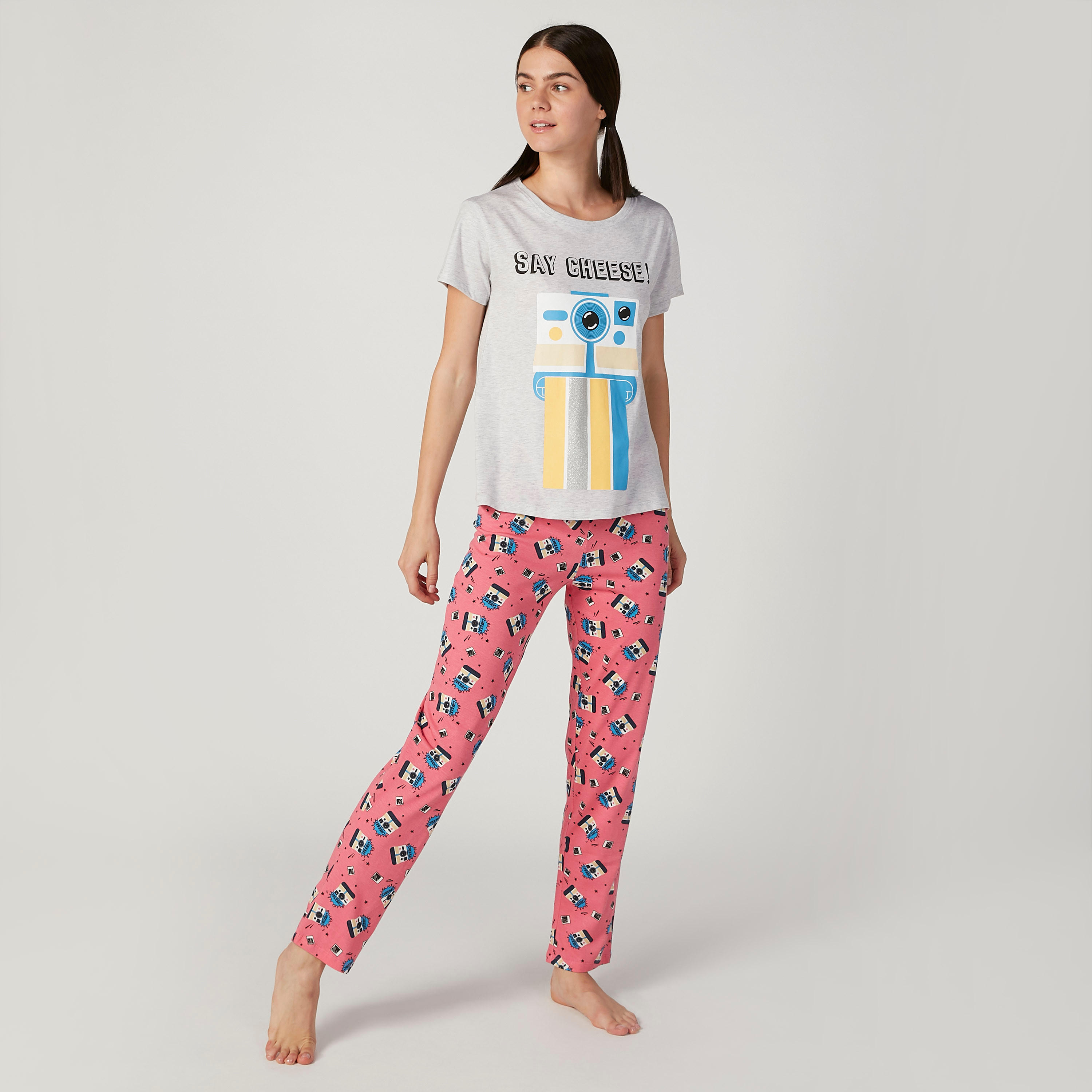 طقم بنطلون بيجاما وتيشيرت بياقة مستديرة وطبعات-women-clothing-nightwear-pyjamas-longsets-image-1