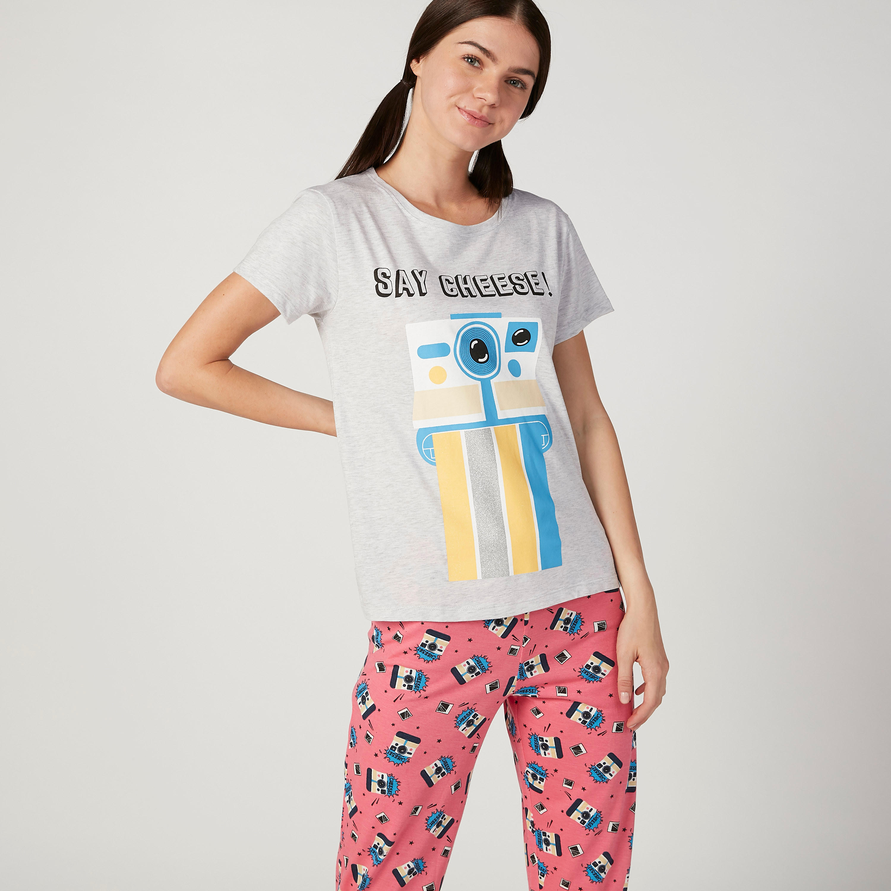 طقم بنطلون بيجاما وتيشيرت بياقة مستديرة وطبعات-women-clothing-nightwear-pyjamas-longsets-image-3