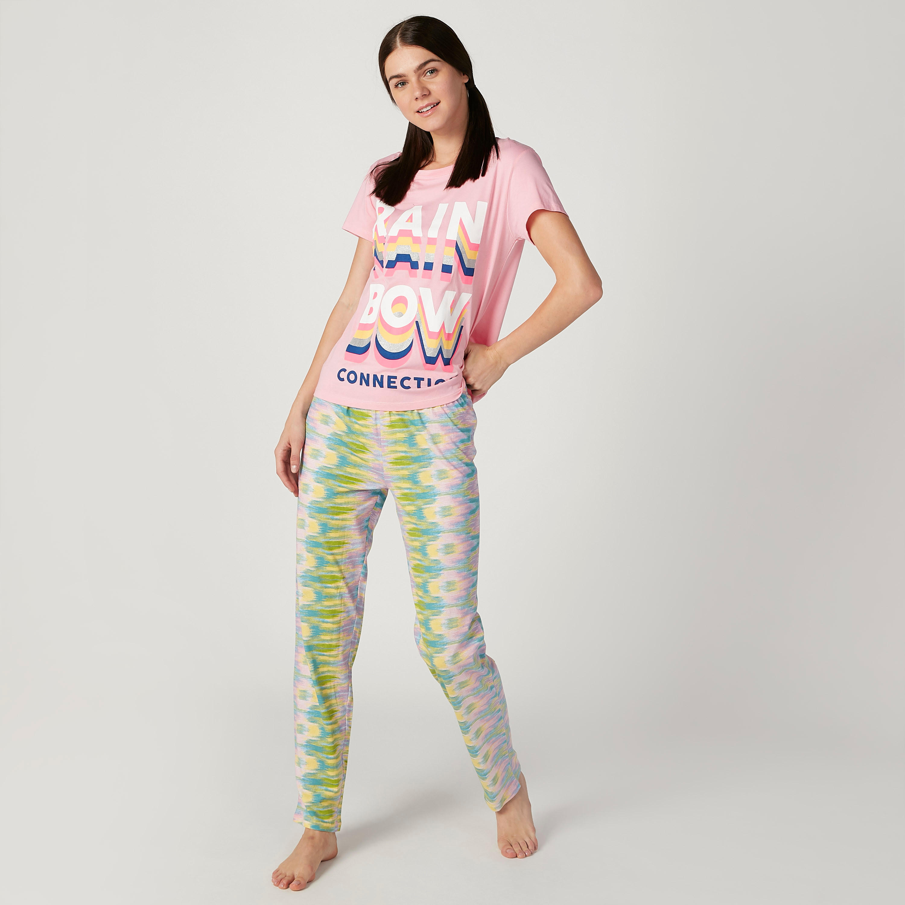طقم بنطلون بيجاما وتيشيرت بياقة مستديرة وطبعات-women-clothing-nightwear-pyjamas-longsets-image-1