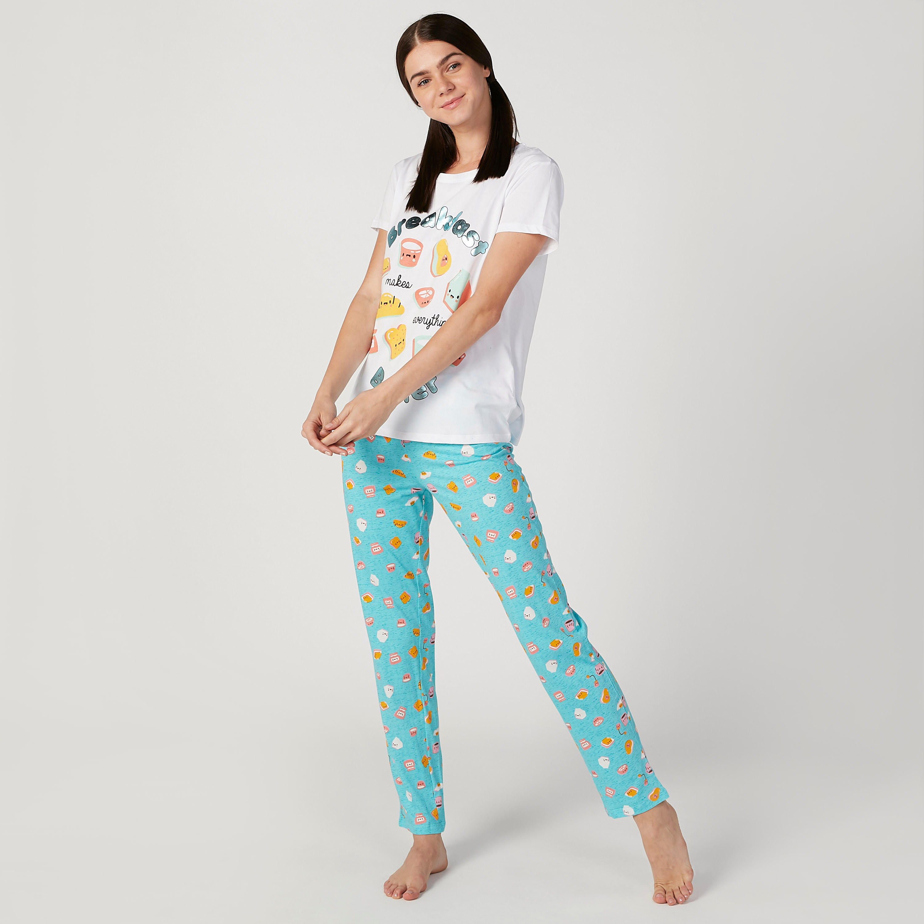 طقم بنطلون بيجاما وتيشيرت بياقة مستديرة وطبعات-women-clothing-nightwear-pyjamas-longsets-image-1