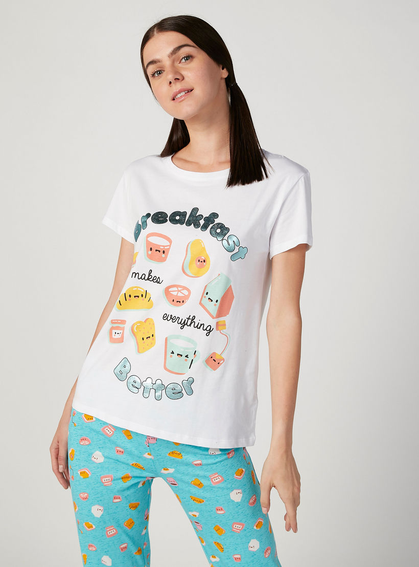 طقم بنطلون بيجاما وتيشيرت بياقة مستديرة وطبعات-women-clothing-nightwear-pyjamas-longsets-image-1