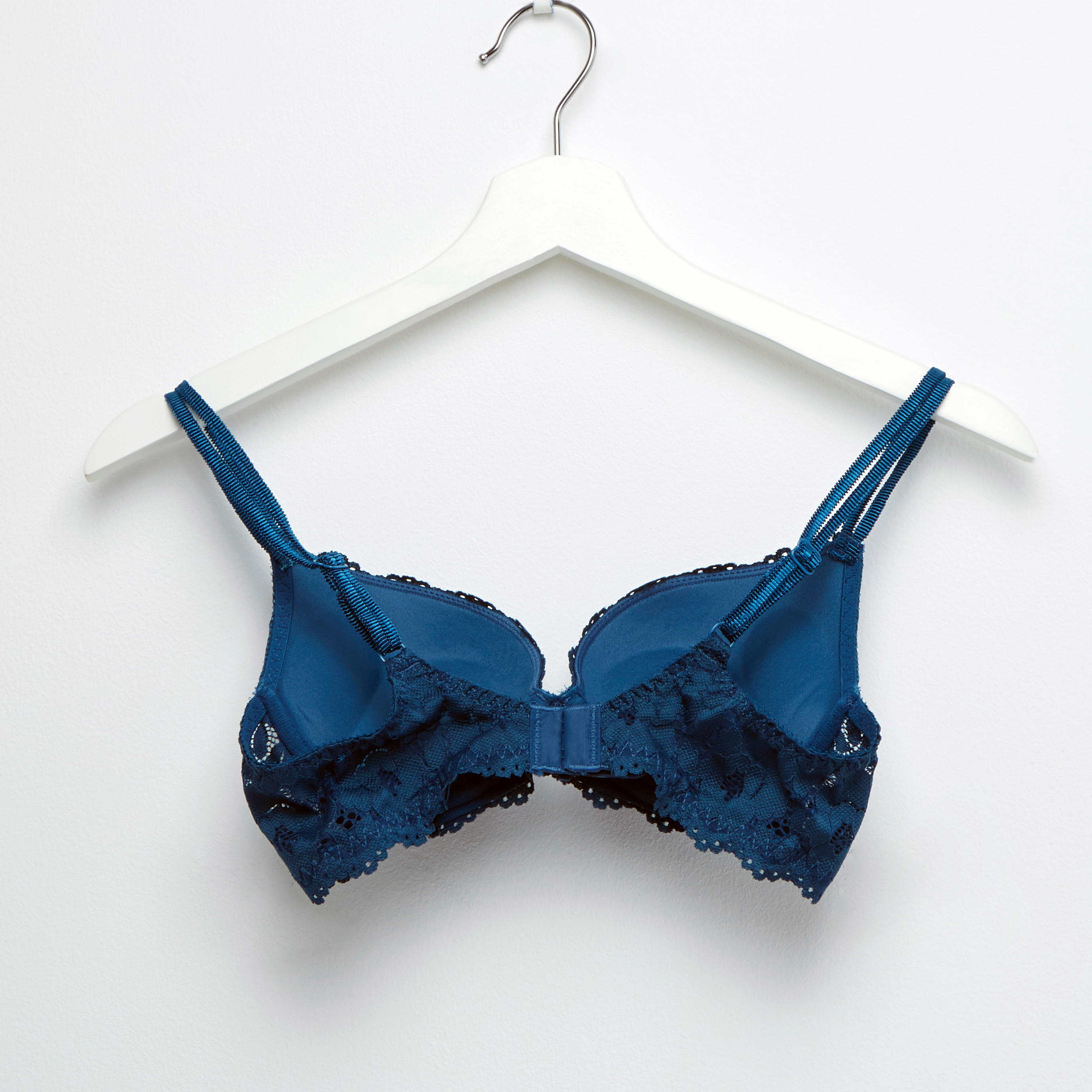 طقم سراويل داخلية وصدريّة مبطّنة بتفاصيل دانتيل-women-clothing-lingerie-lingeriesets-image-3