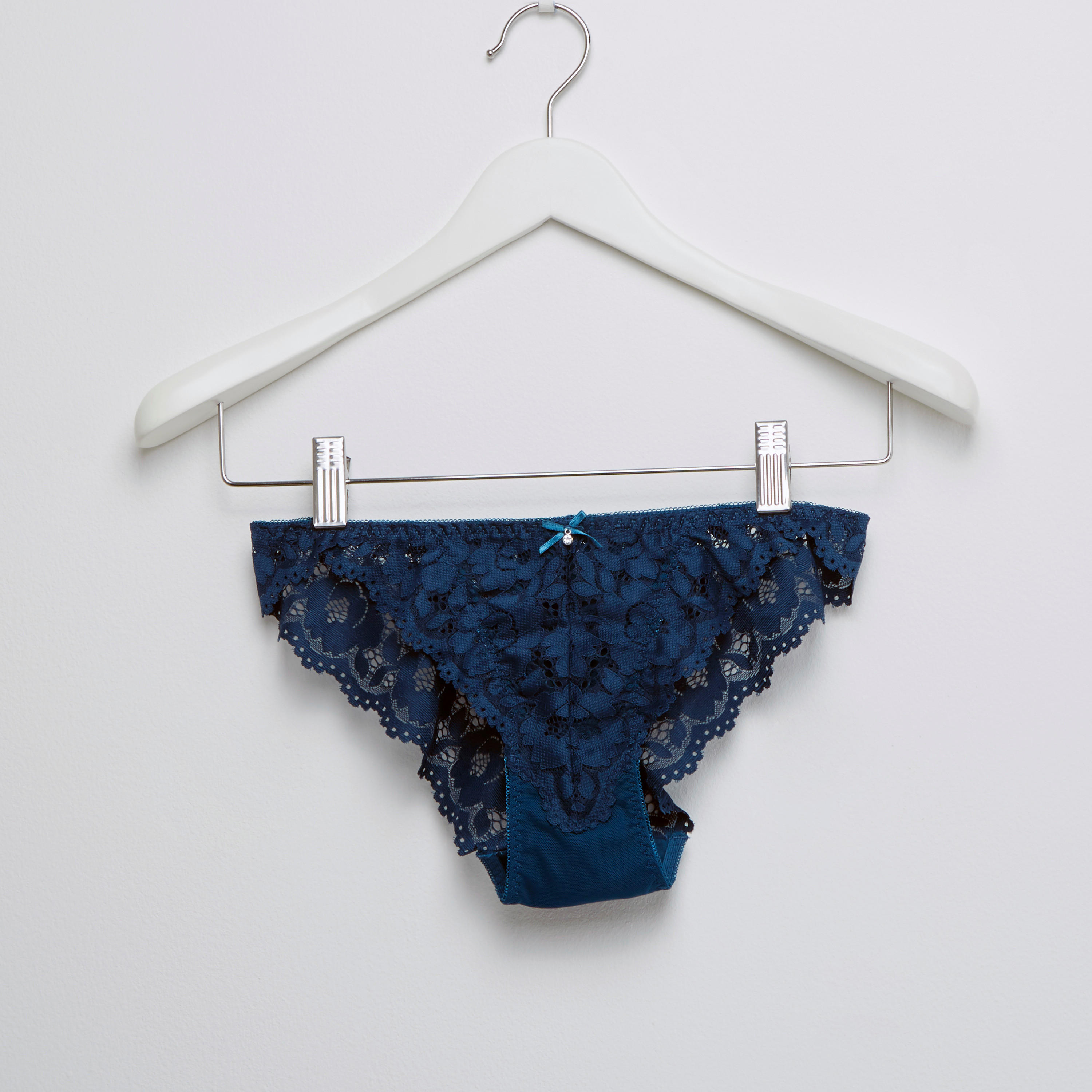 طقم سراويل داخلية وصدريّة مبطّنة بتفاصيل دانتيل-women-clothing-lingerie-lingeriesets-image-4